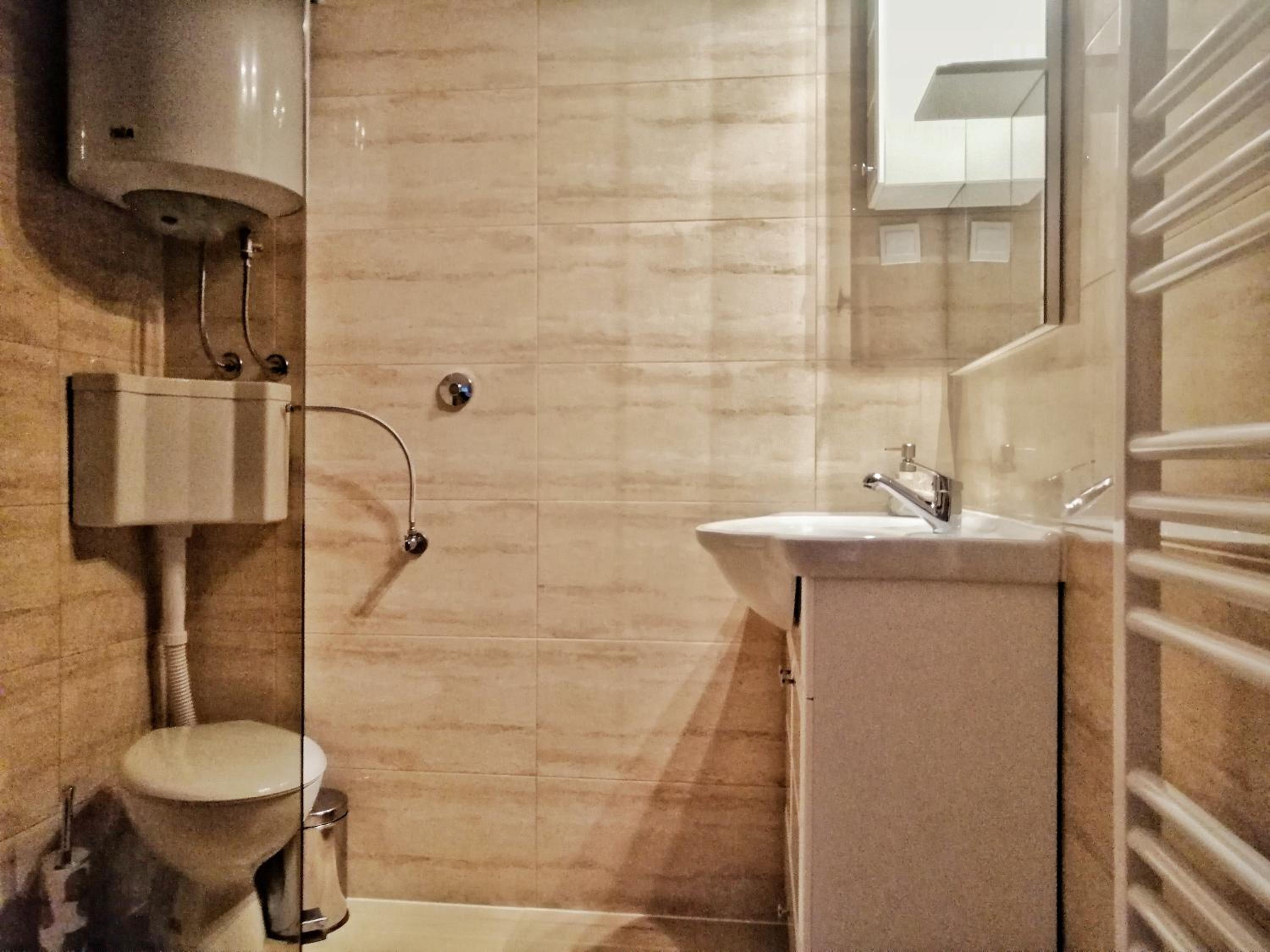 Double Room - Photo 10