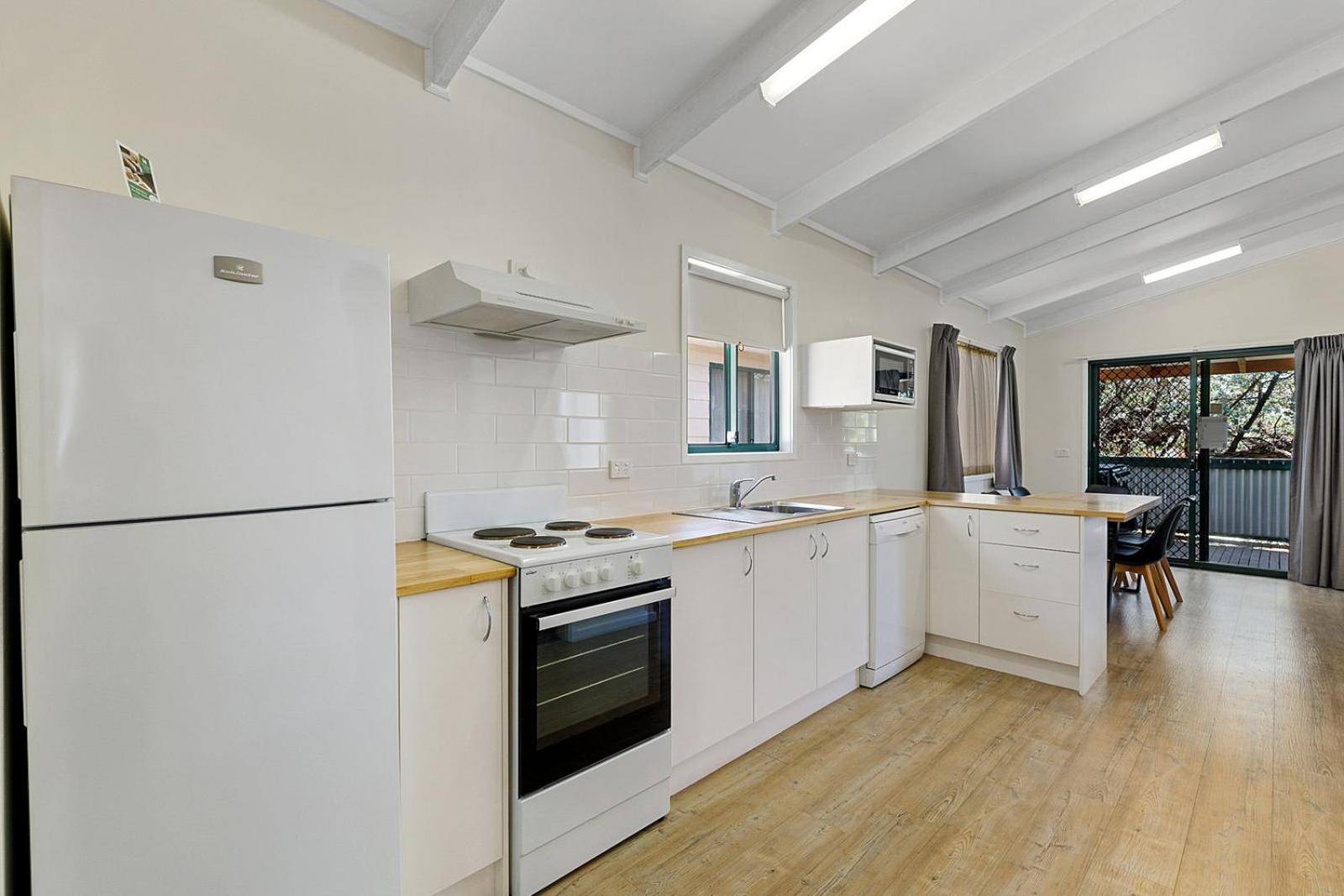 Two-Bedroom Cottage with Spa Bath photo 2