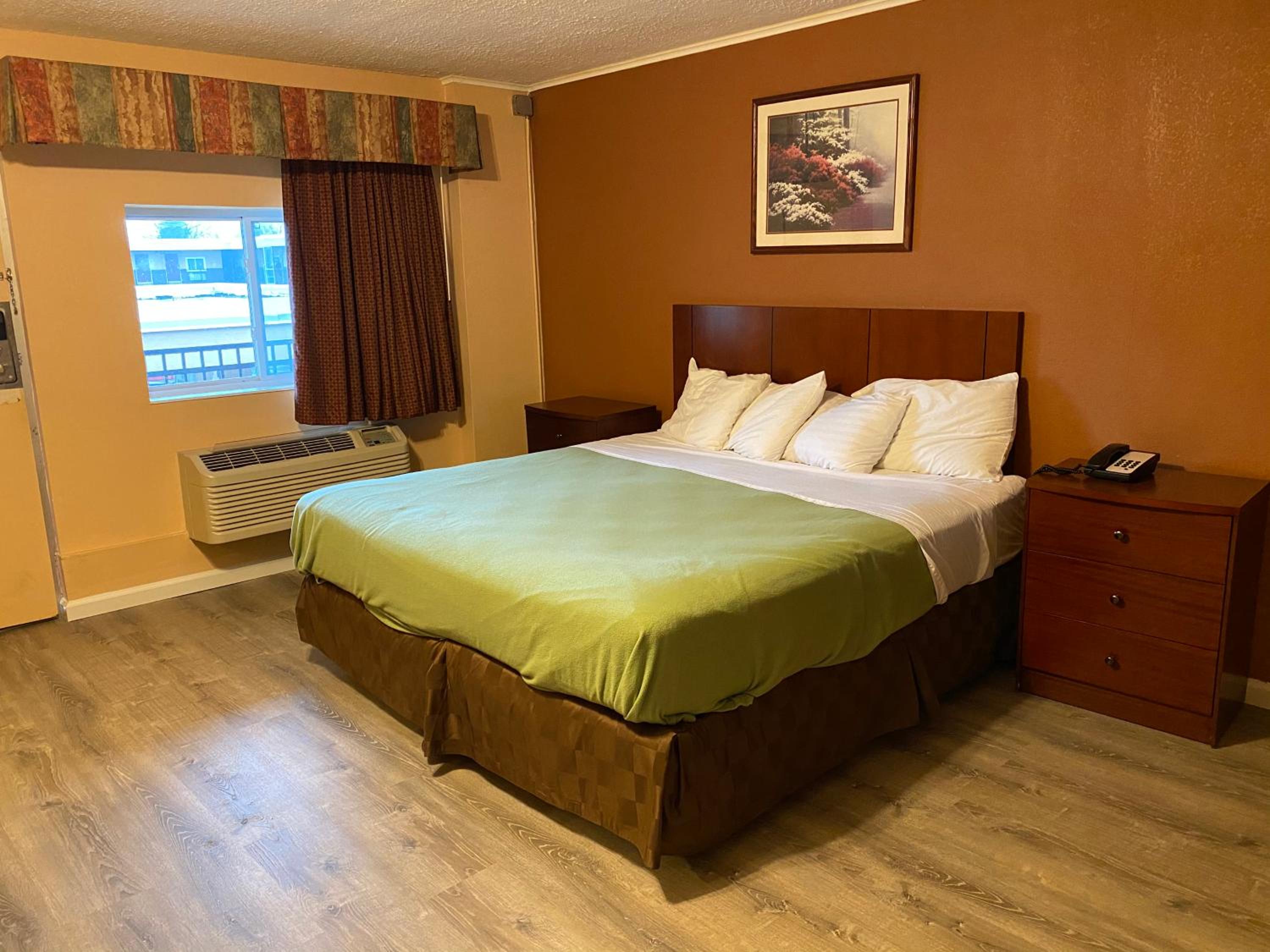 King Room - Non-Smoking photo 1