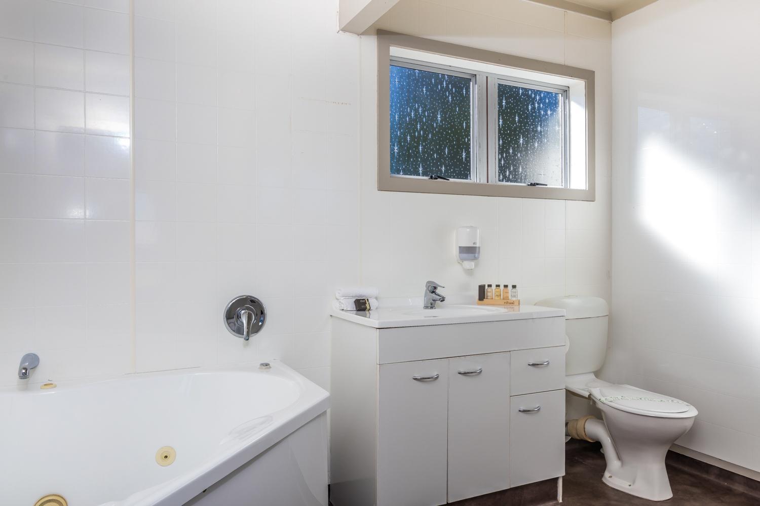 Double Room with Spa Bath photo 2