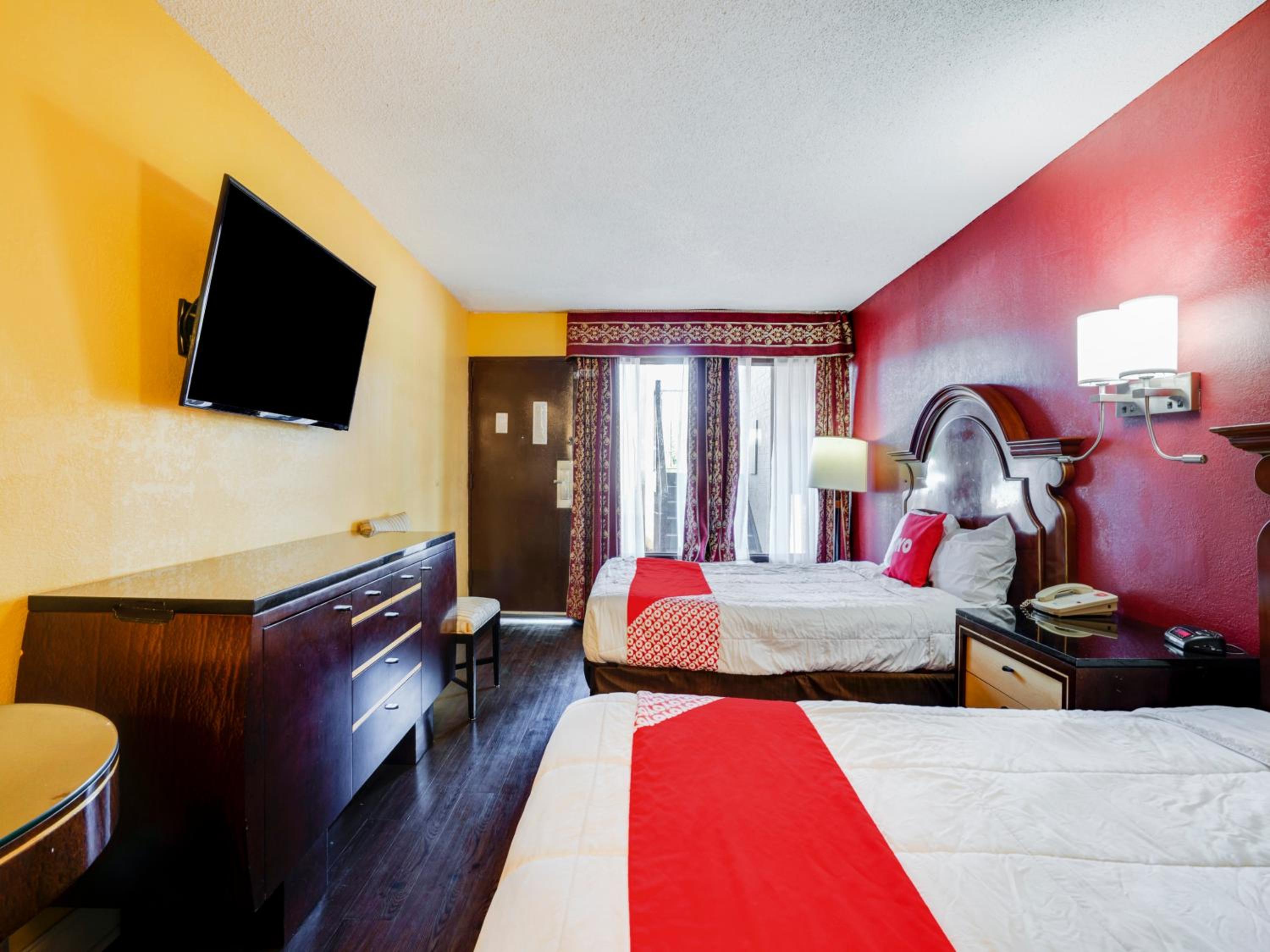 2 Full Bed Accessible - Photo 2