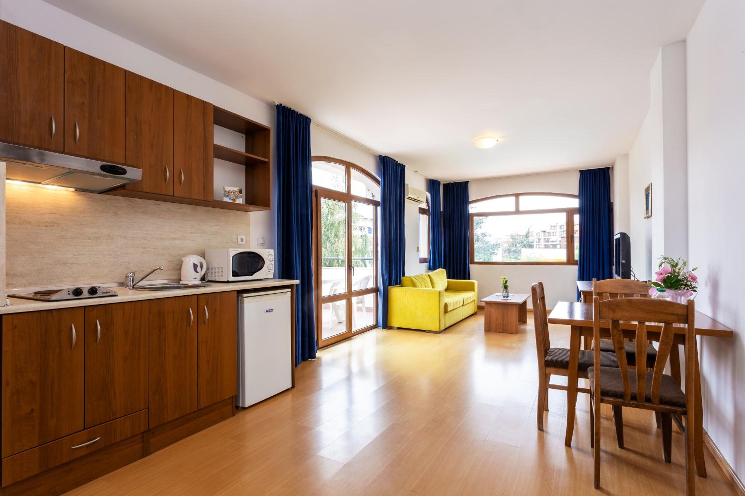 One-Bedroom Apartment with Balcony - AlI Inclusive  - Photo 13