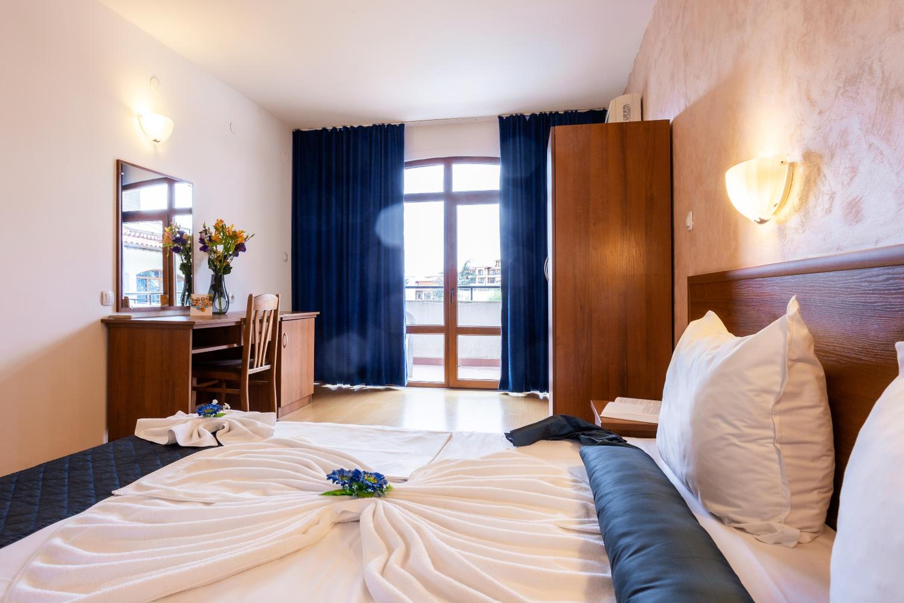 One-Bedroom Apartment with Balcony - AlI Inclusive  - Photo 3