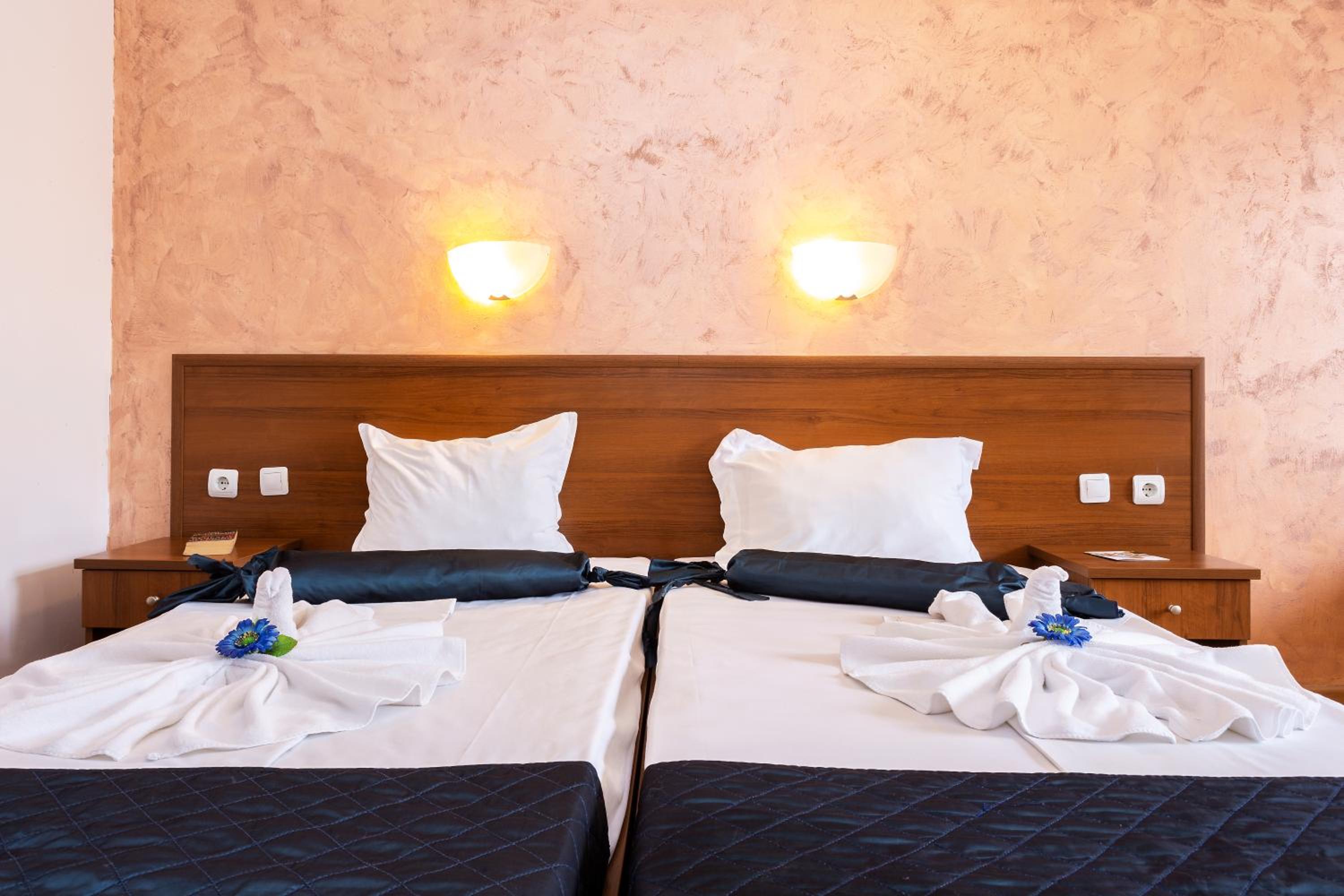 Family Room (2 Adults + 2 Children) - All Inclusive - Photo 8