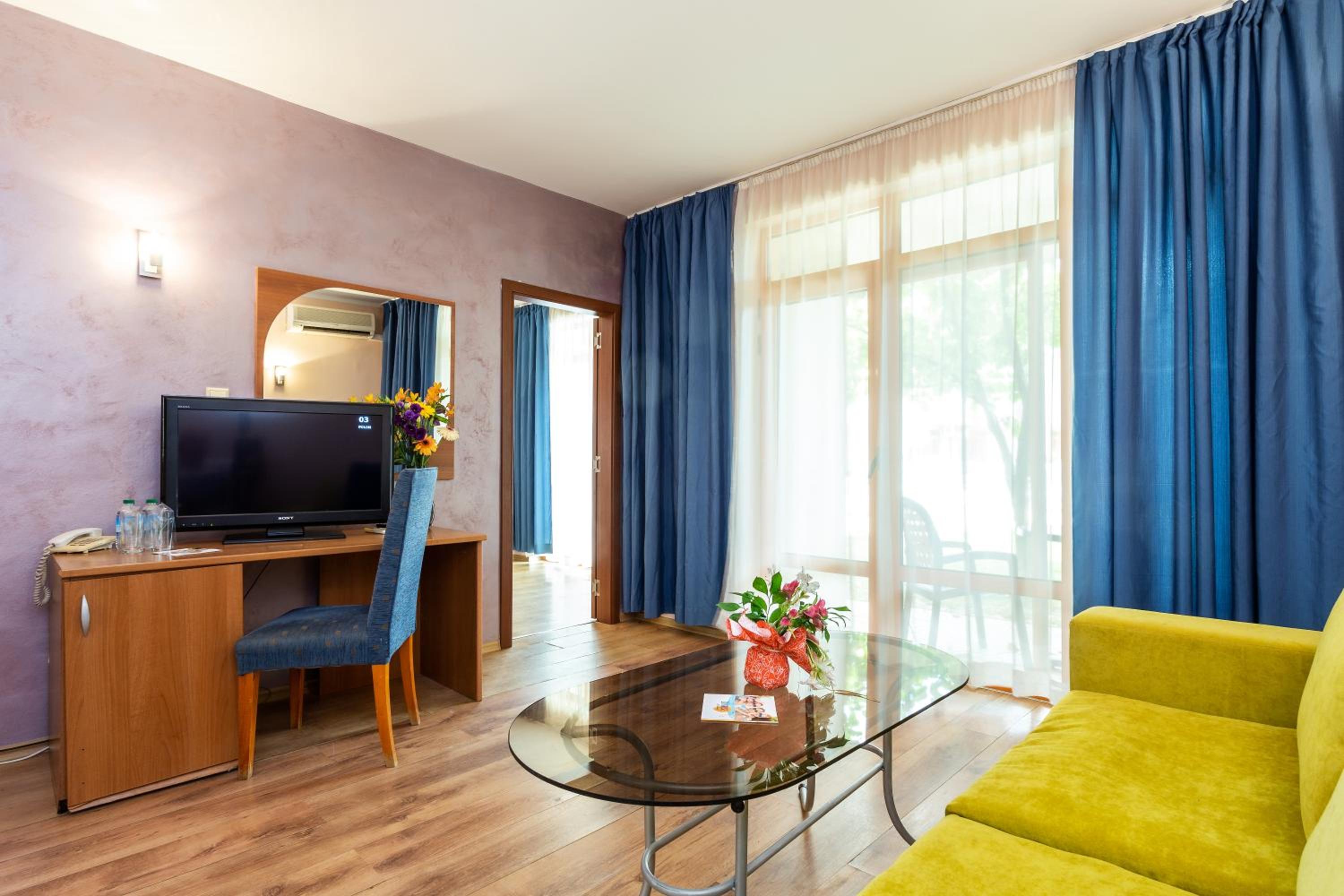 One-Bedroom Apartment with Balcony - AlI Inclusive  - Photo 9