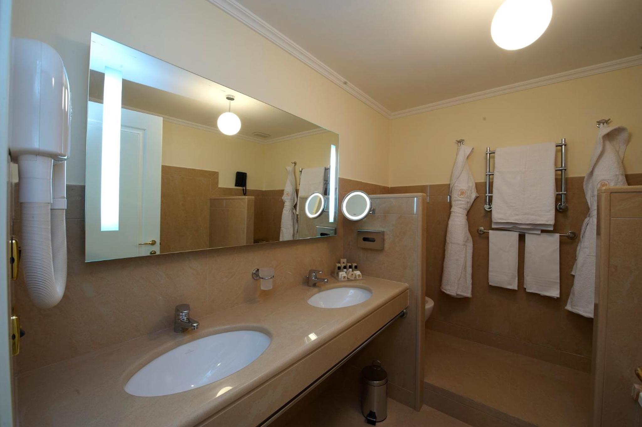 Deluxe Double Room - Photo 4