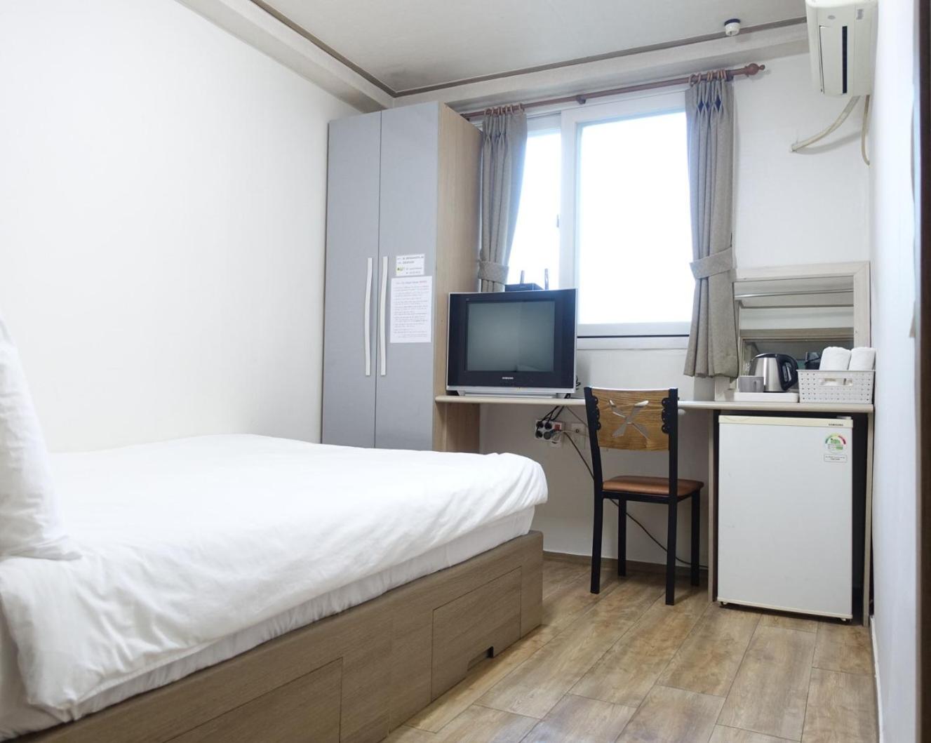 Double Room - Photo 4