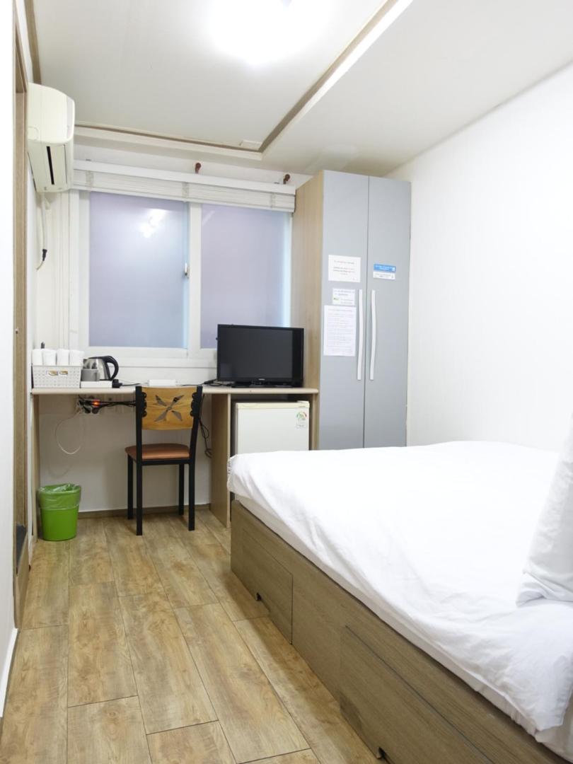 Double Room - Photo 6