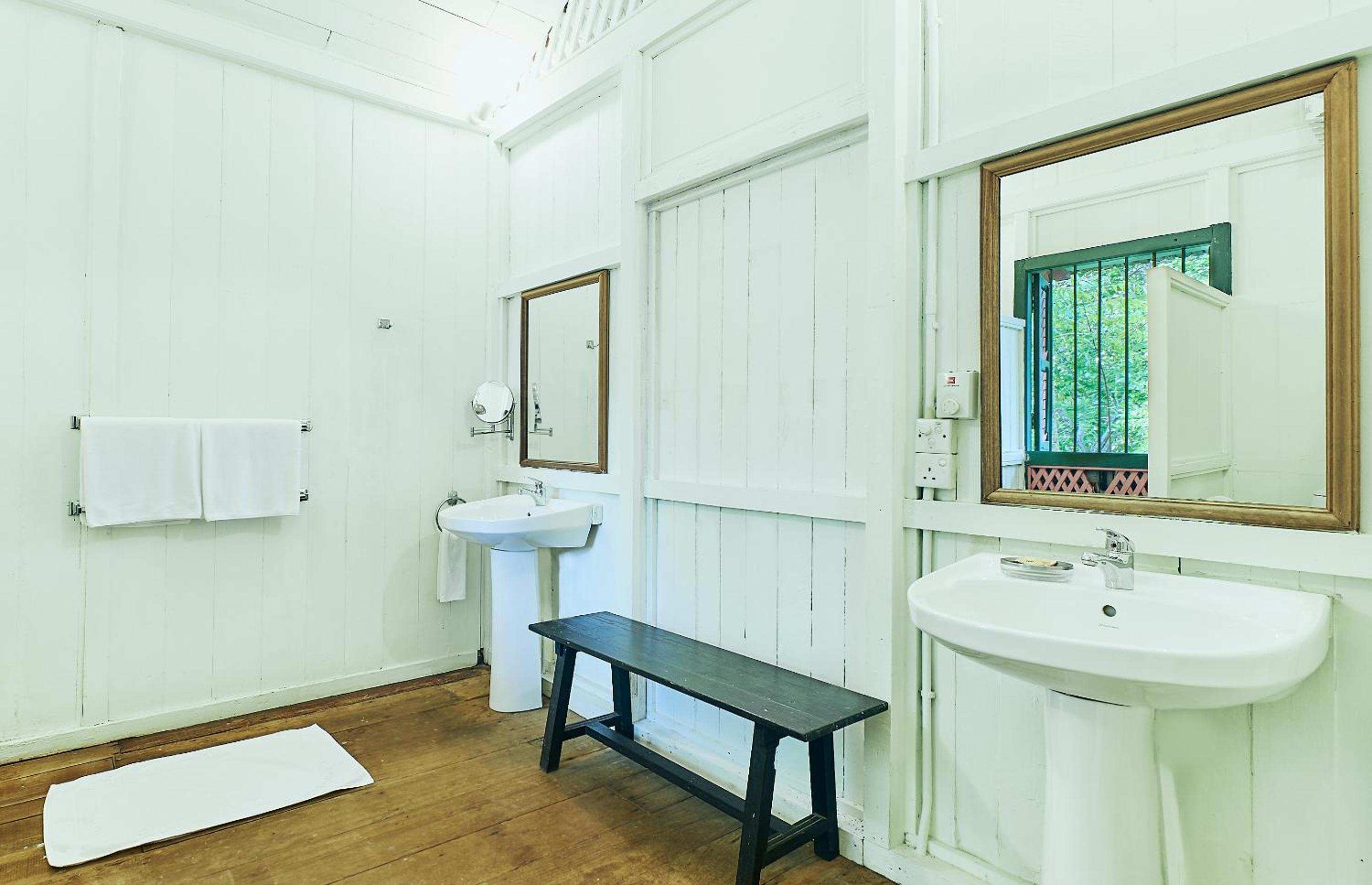 Two-Bedroom Suite - Colonial House 4 - Photo 8