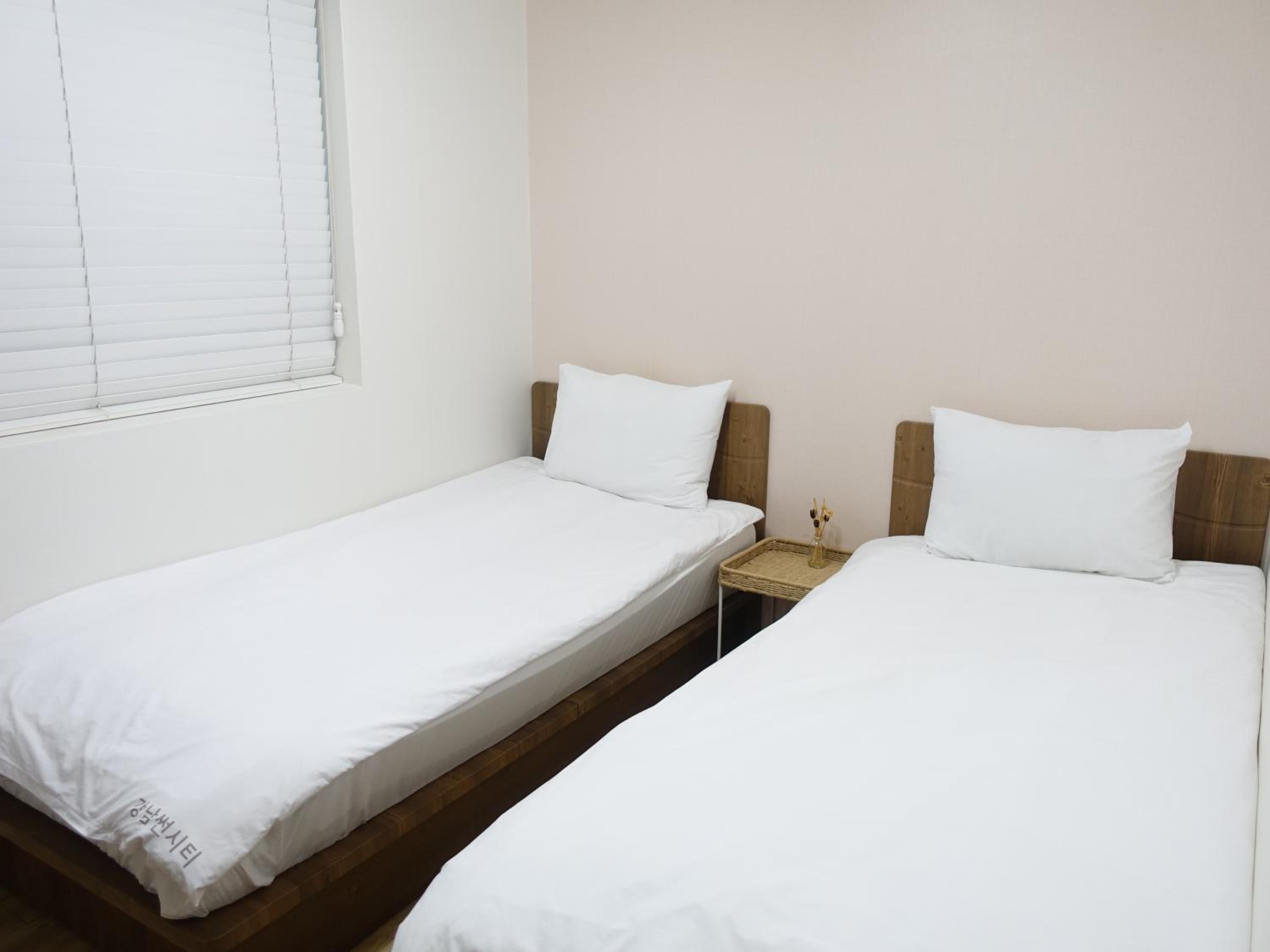 Twin Room - Photo 5