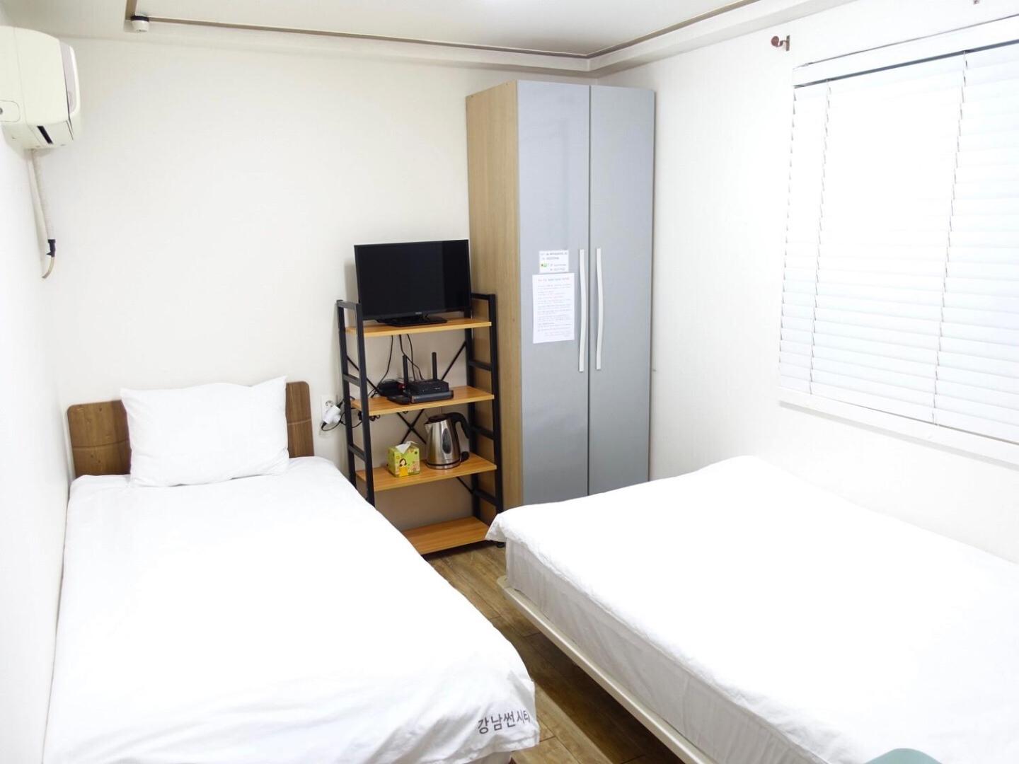 Twin Room - Photo 3