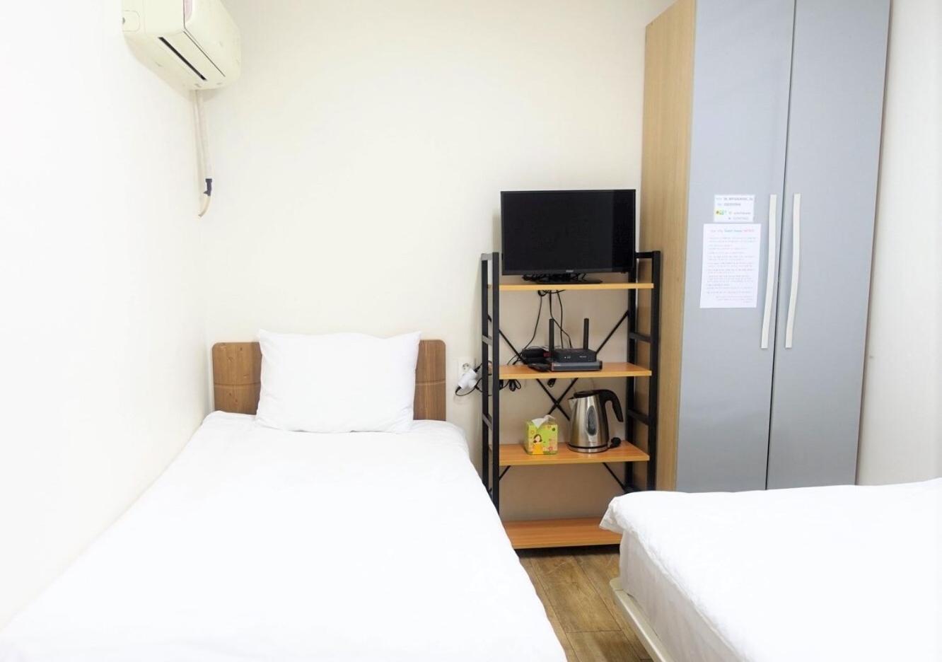 Twin Room - Photo 2