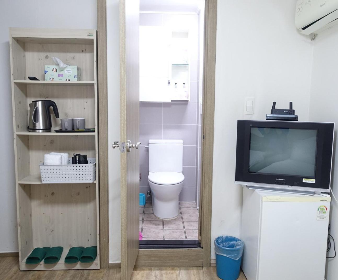 Twin Room - Photo 7