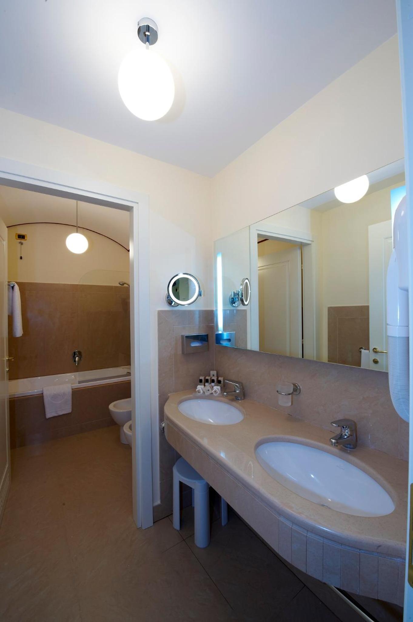 Executive Double or Twin Room - Photo 3