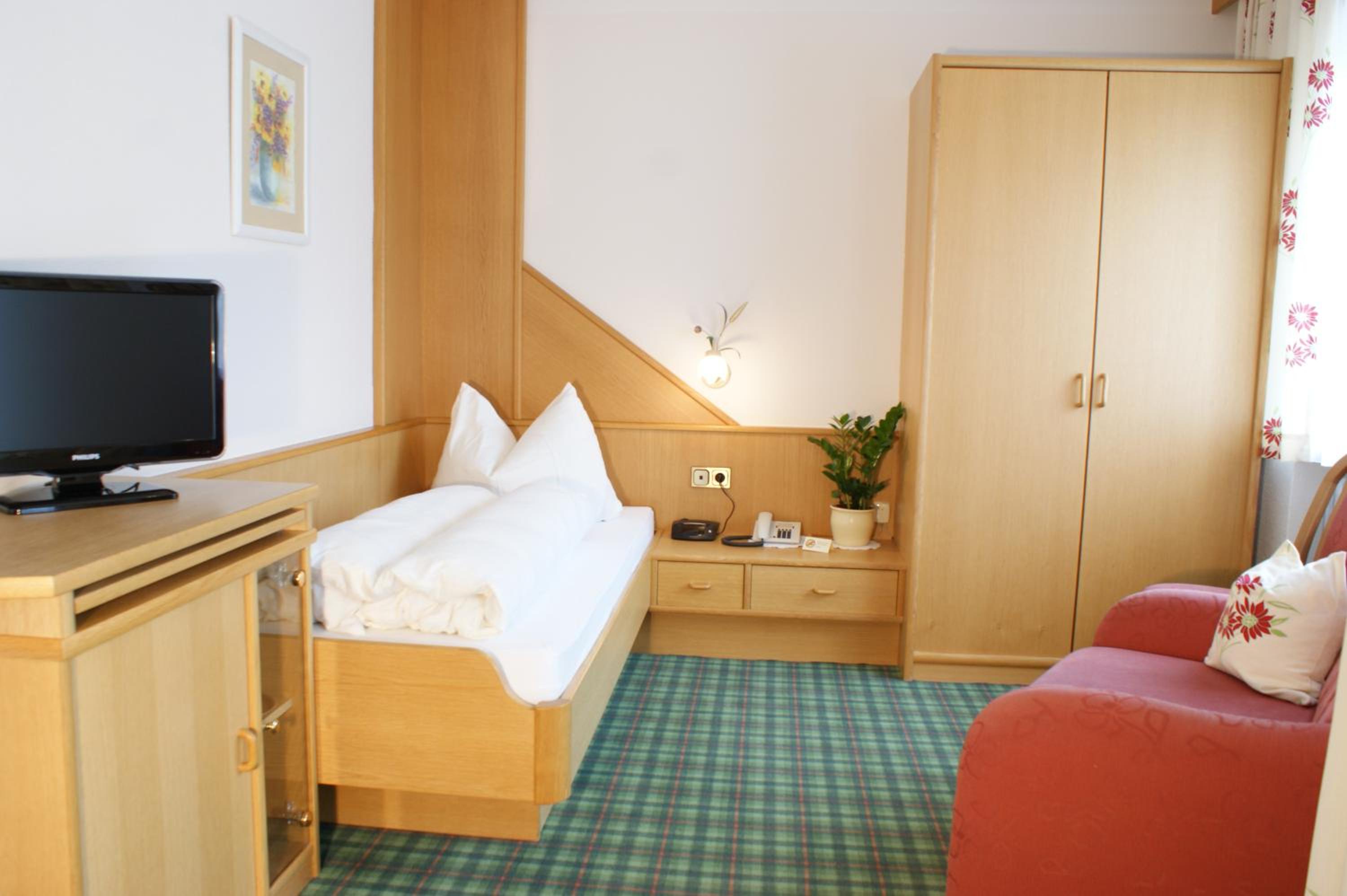 Standard Single Room with Balcony - Annex photo 3