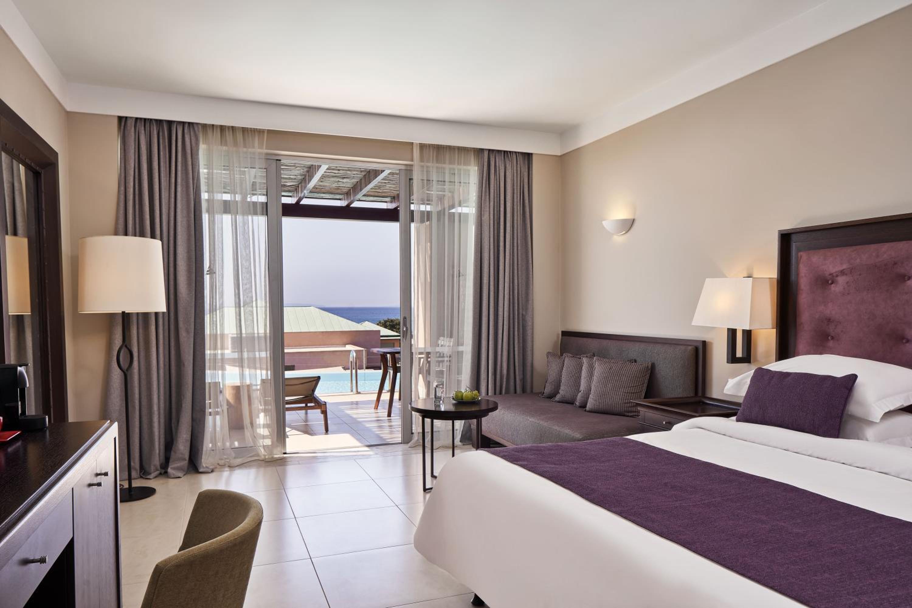 Twin / Double Room Swim Up Sea View photo 2