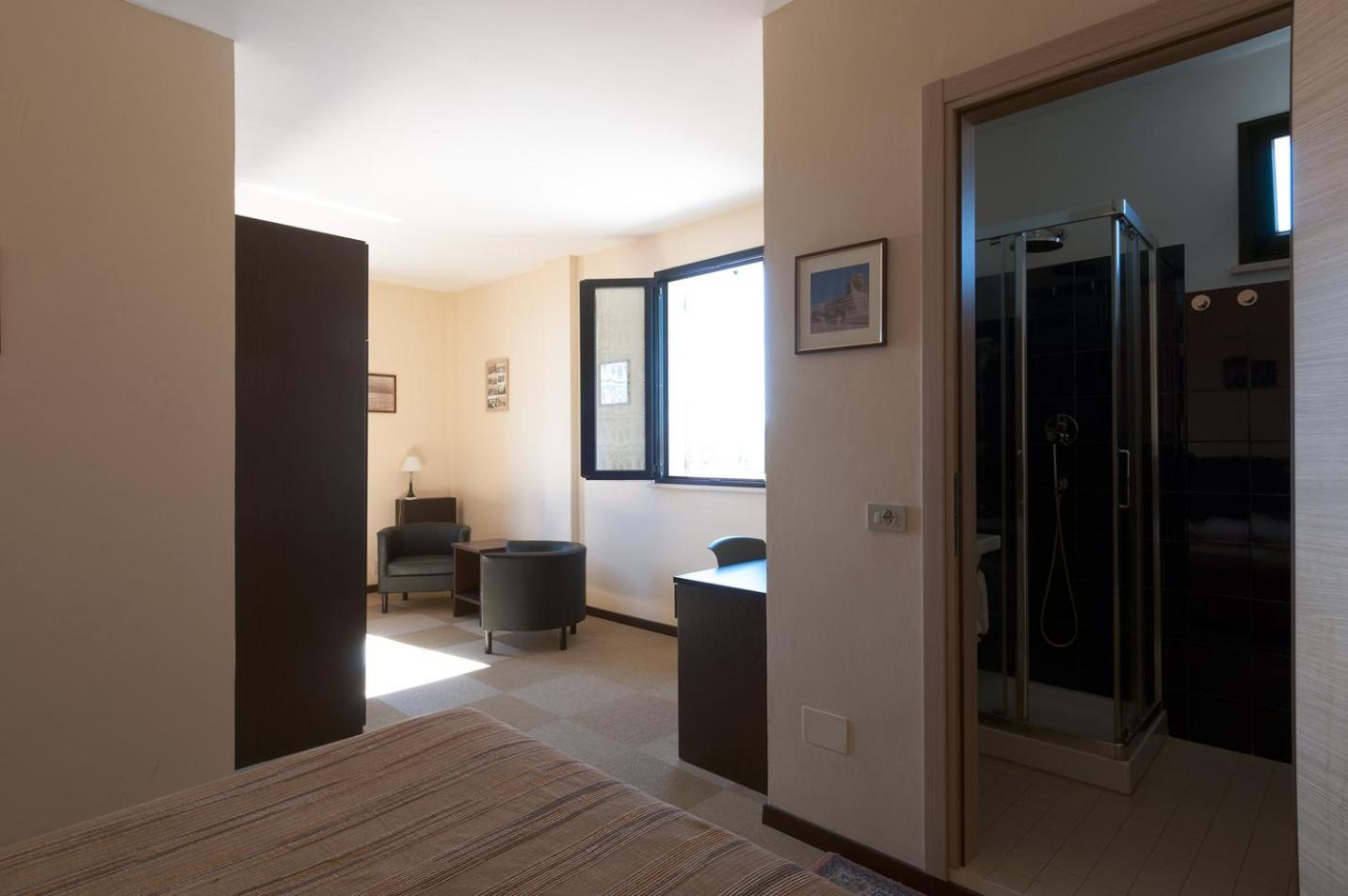 Double Room - Photo 2