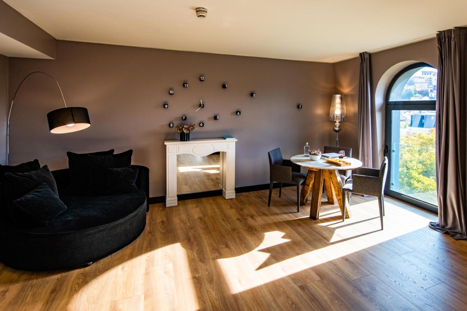 Suite - Photo 2