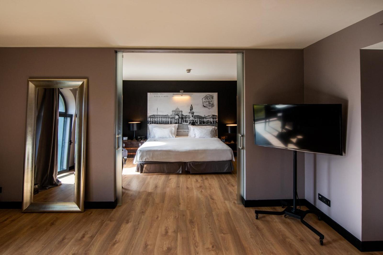 Suite - Photo 3