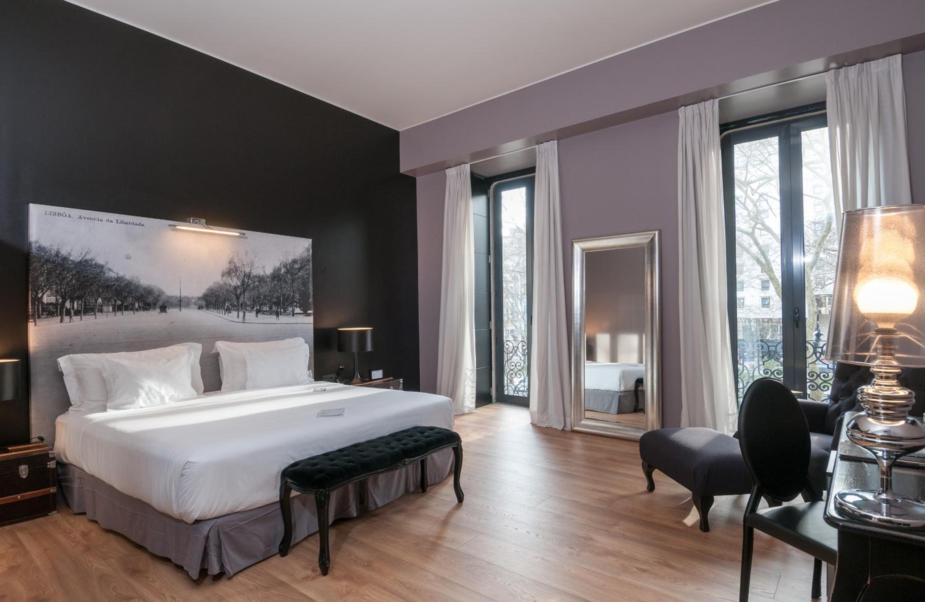 Deluxe Room with Balcony - Photo 1