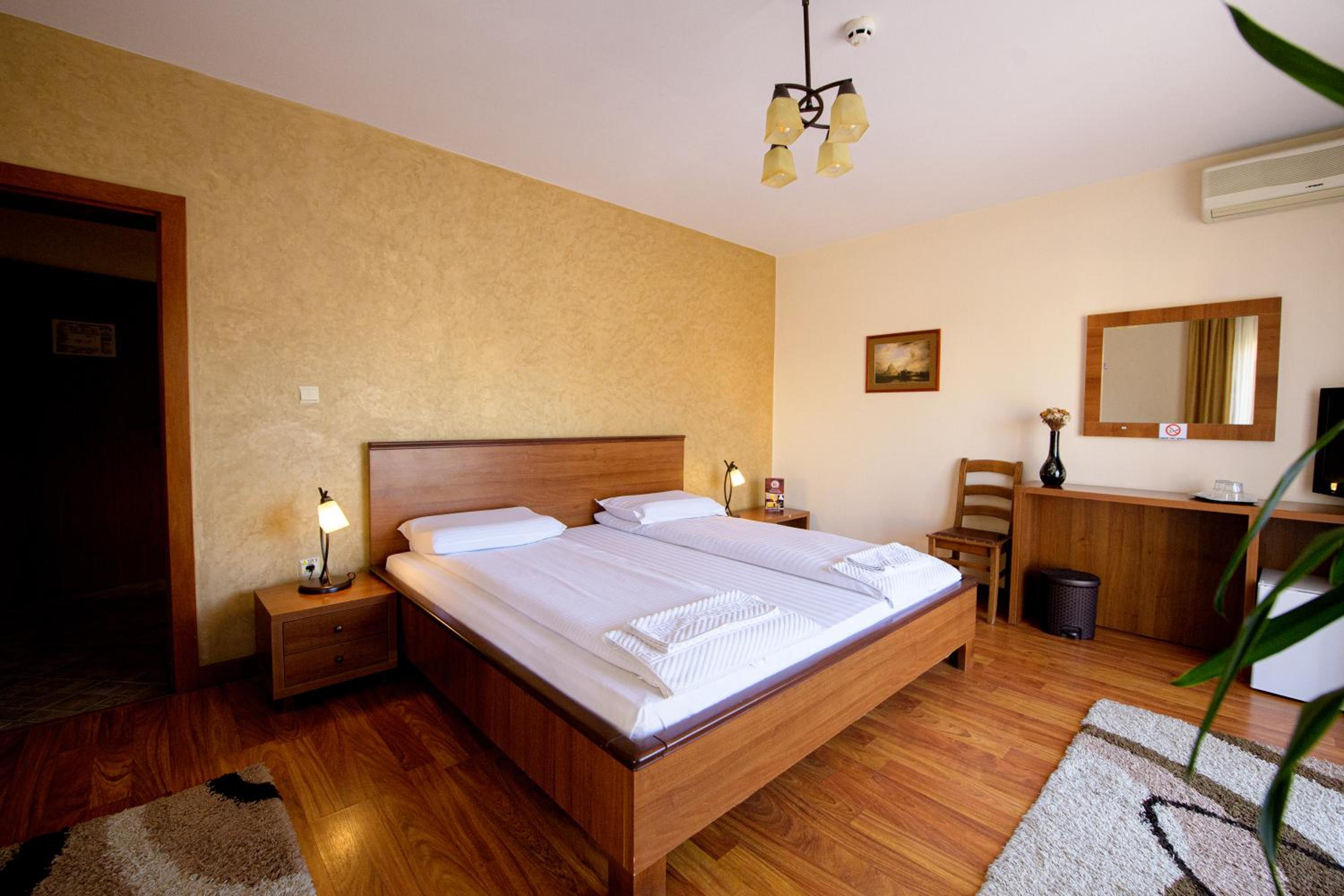 Double Room - Photo 4