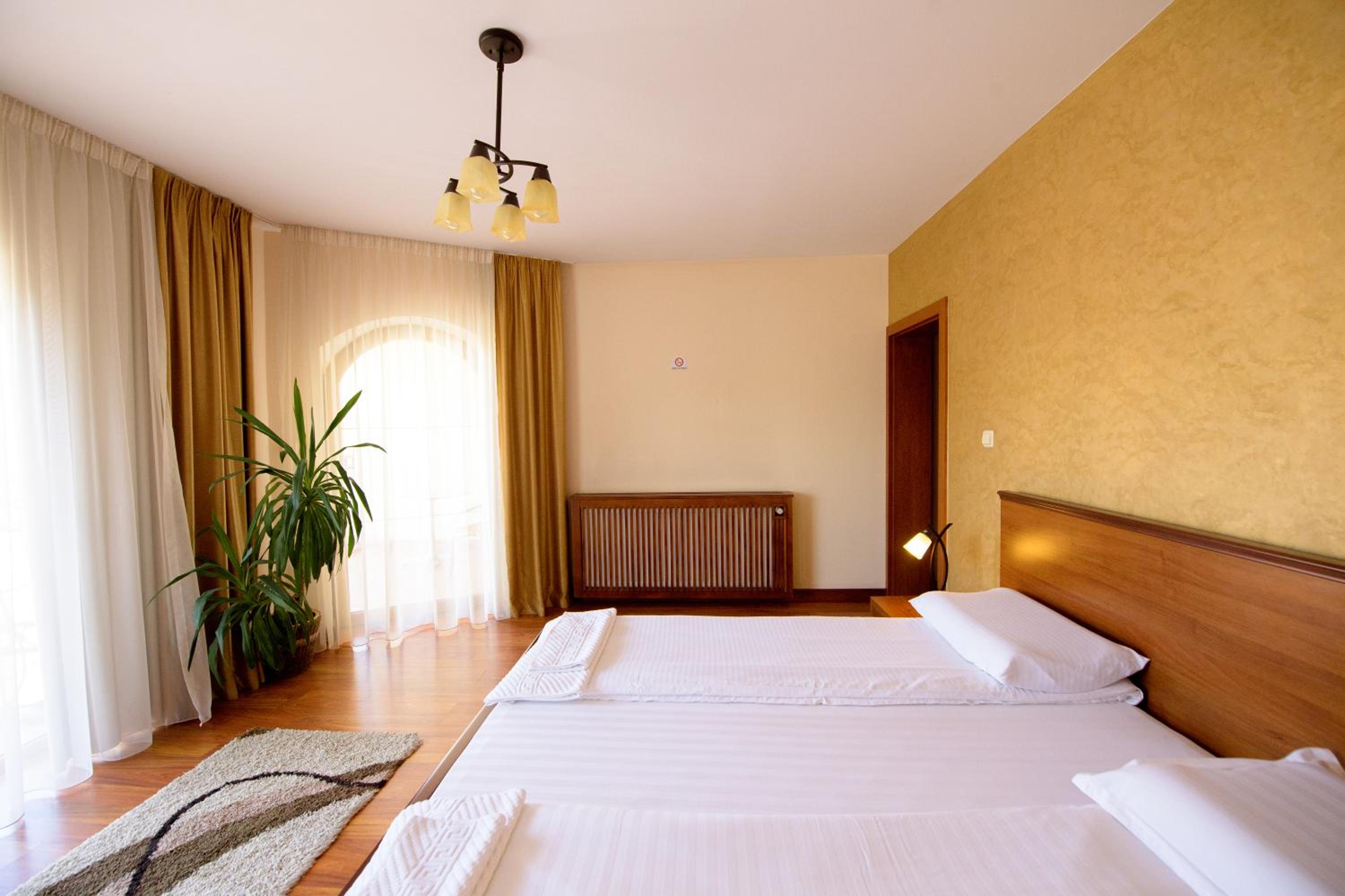 Double Room - Photo 3