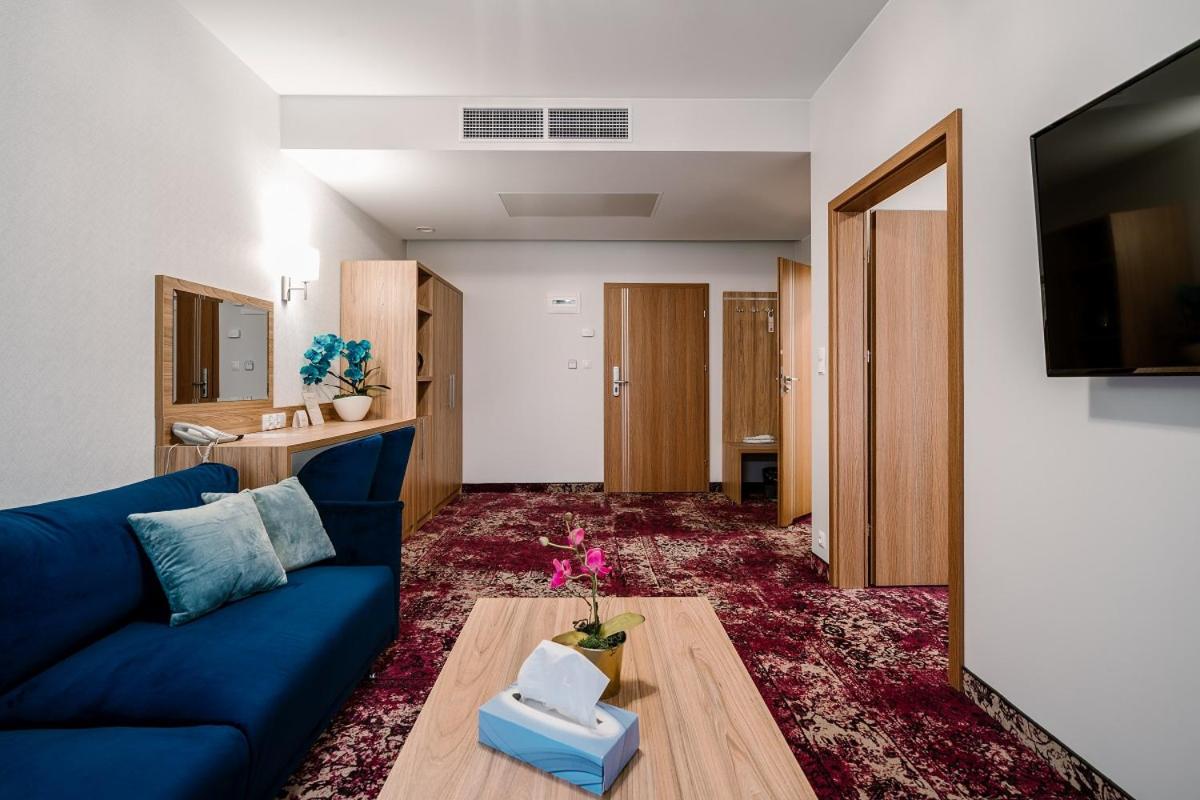 Deluxe One-Bedroom Apartment - Photo 1