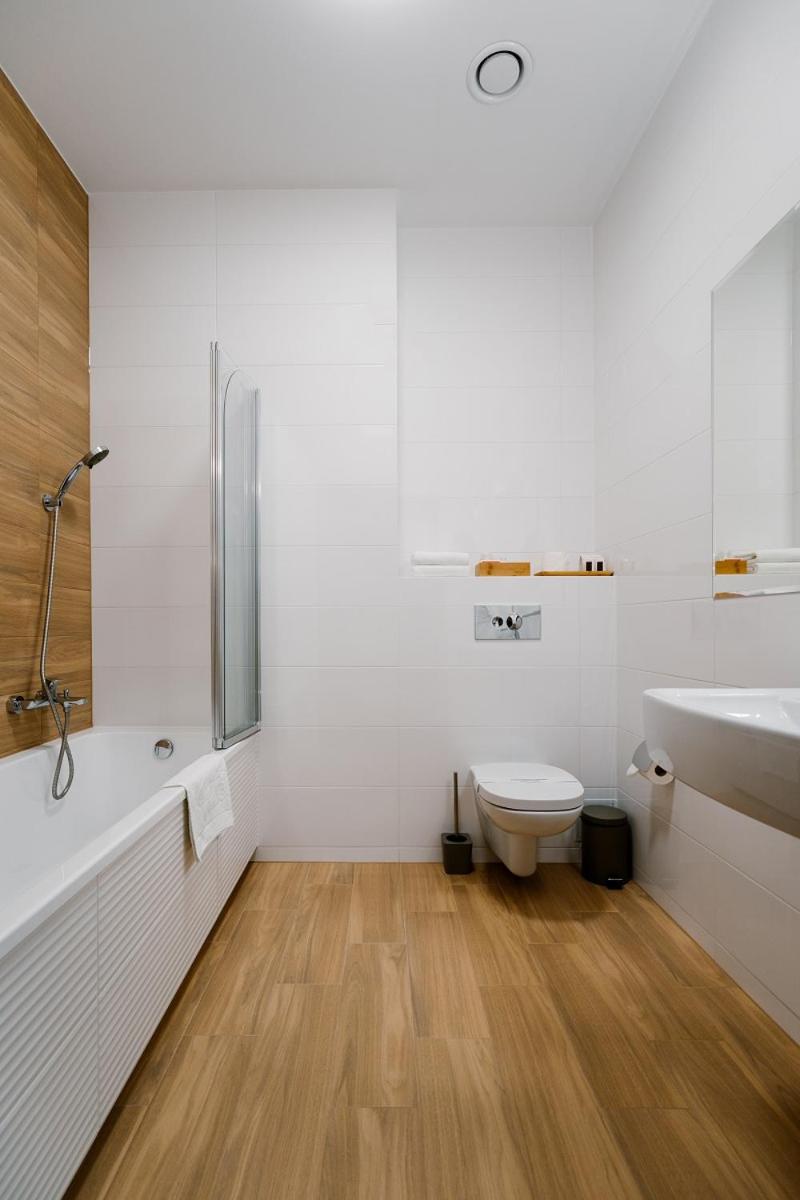 Deluxe One-Bedroom Apartment - Photo 9