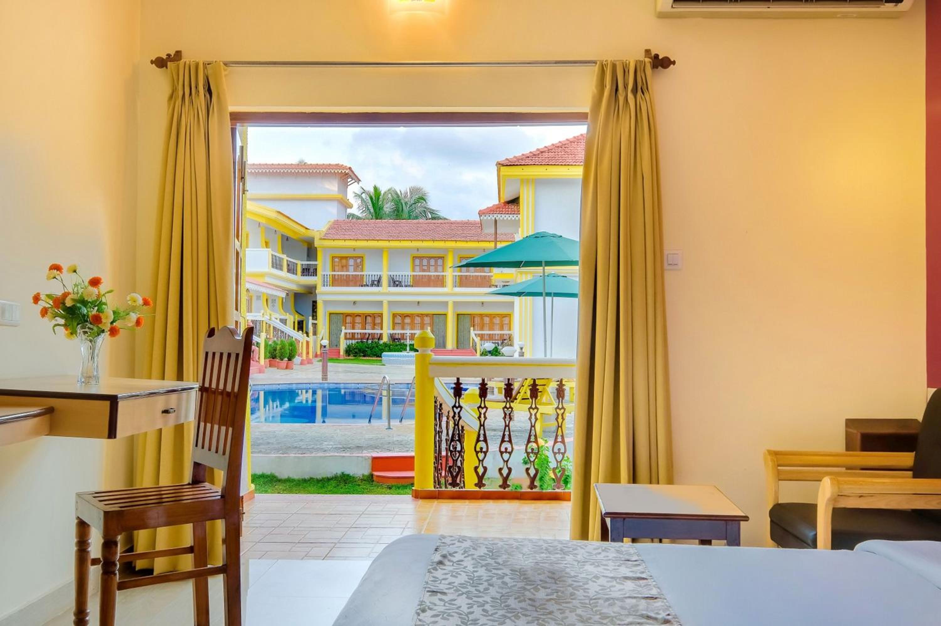 Pool view room photo 2