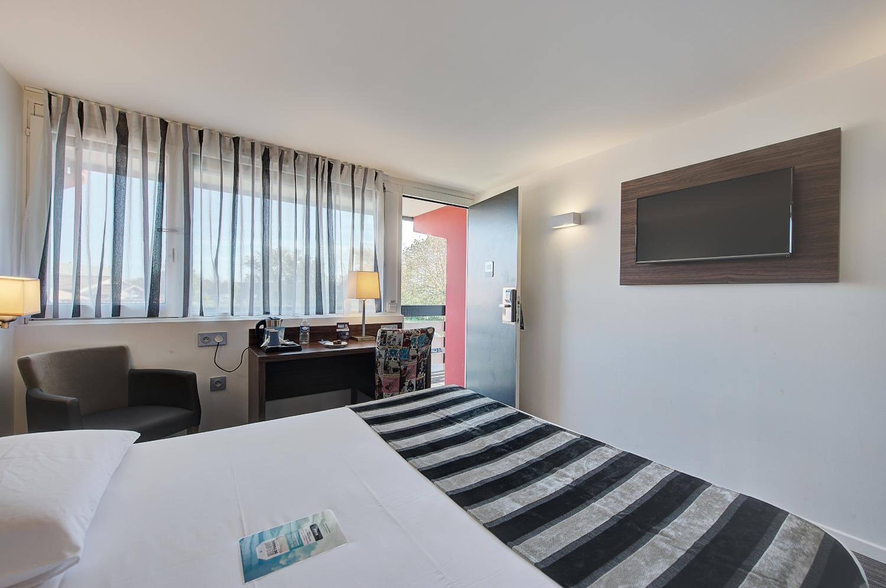 Standard Double Room - Photo 8