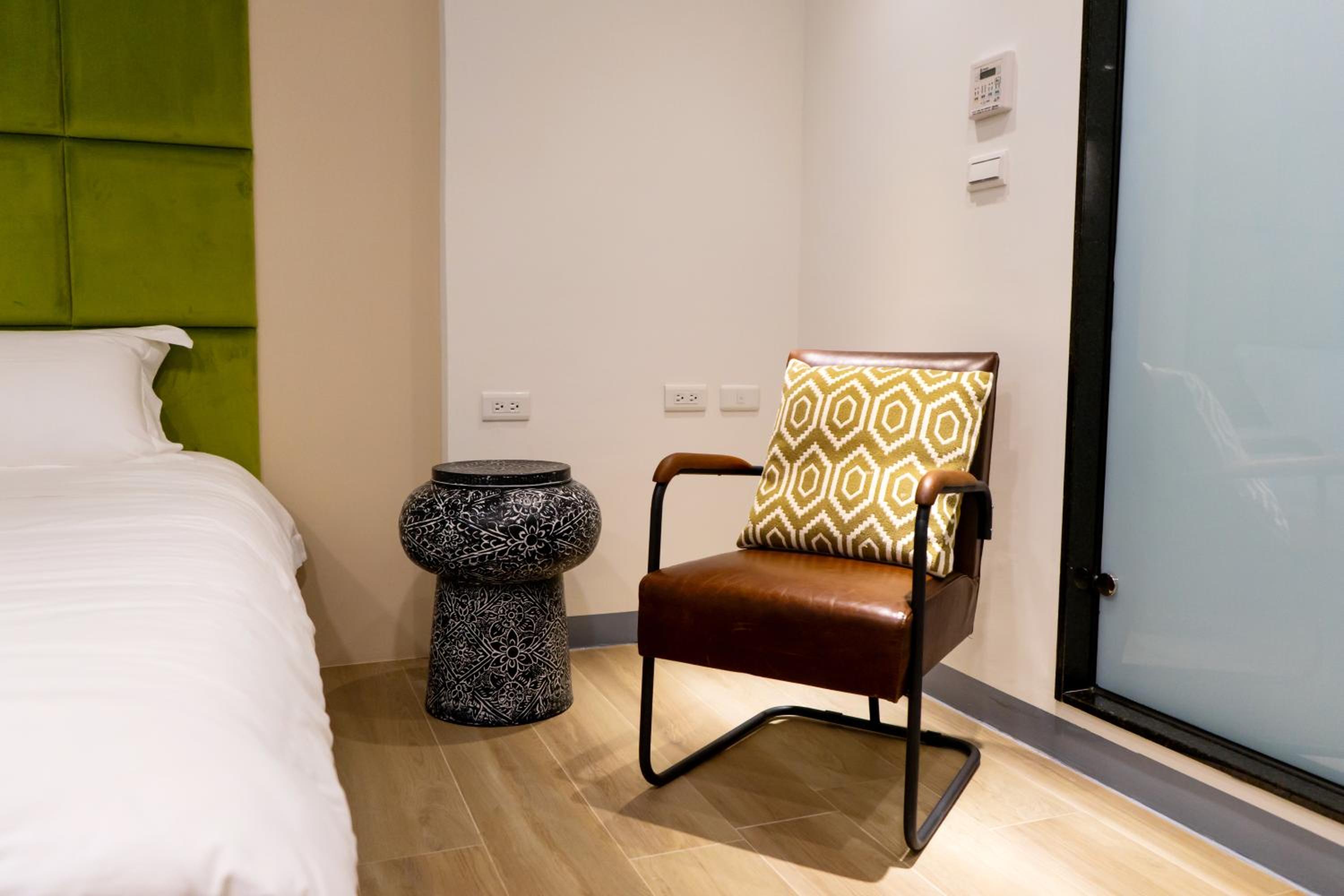 Deluxe Double Room with Bath - Photo 1