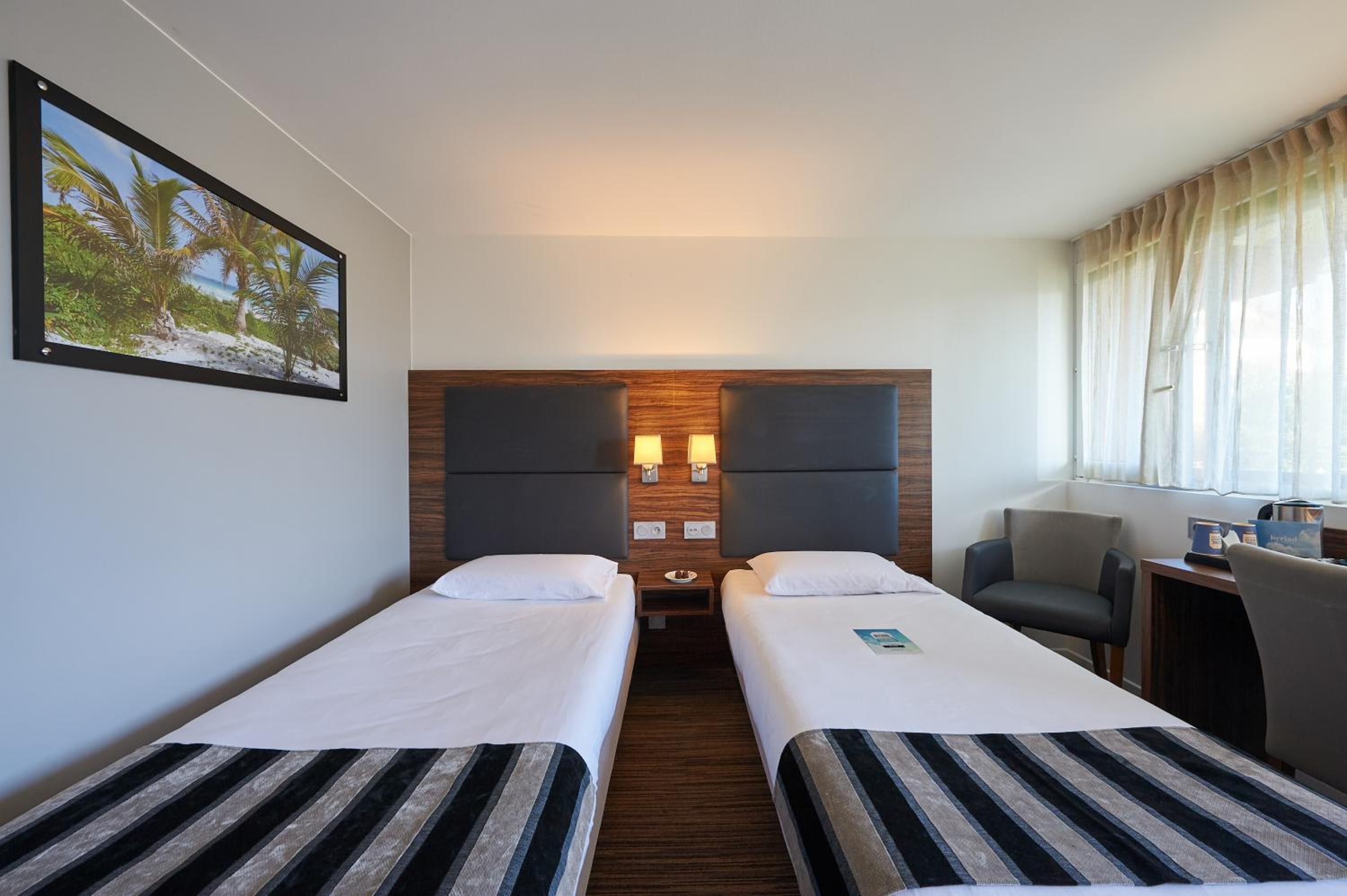 Standard Twin Room - Photo 1