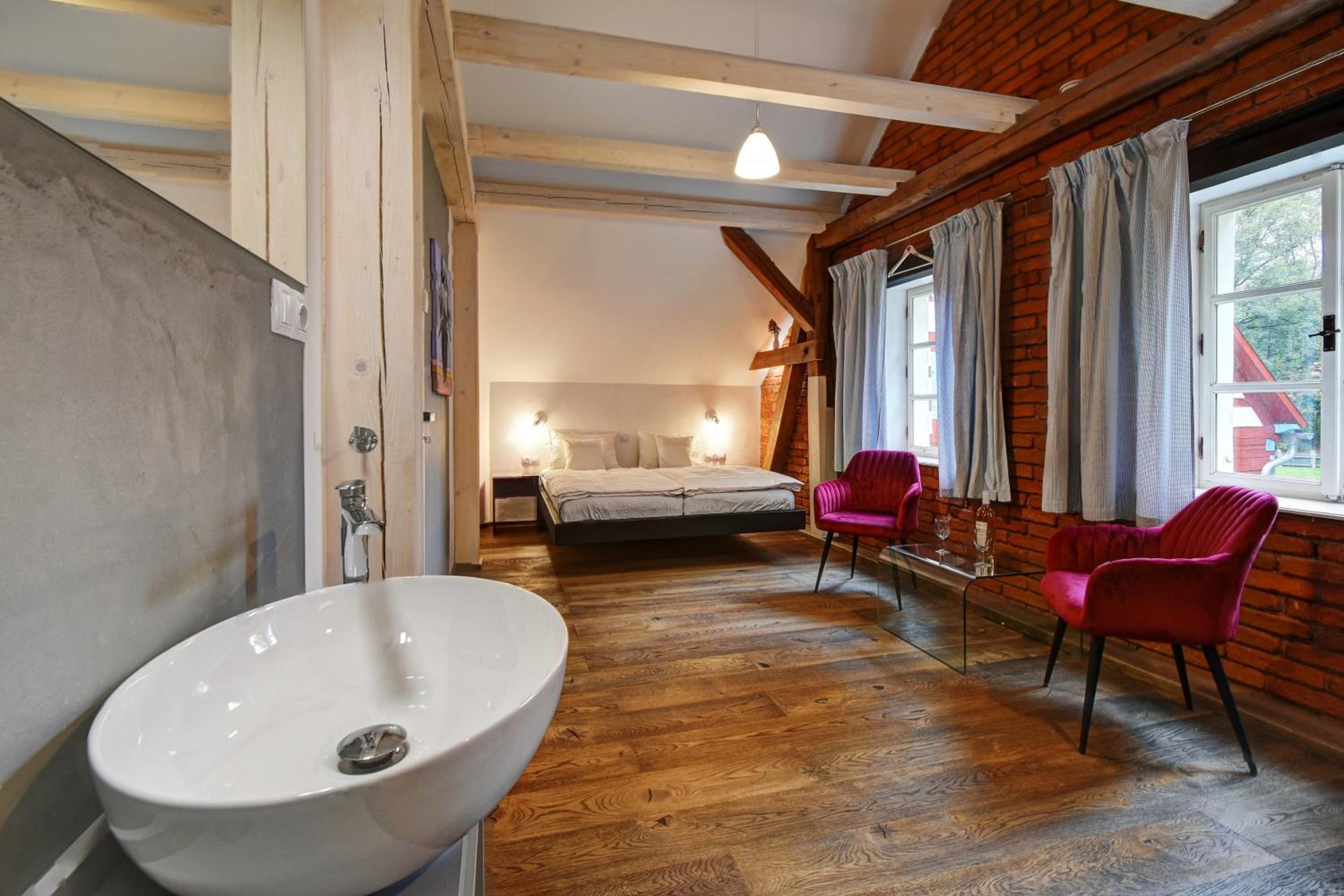 Deluxe Double Room with Bath photo 3