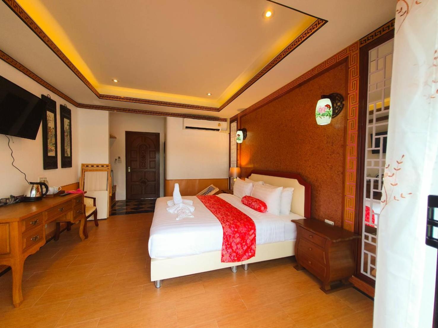 Deluxe King Room - Photo 26