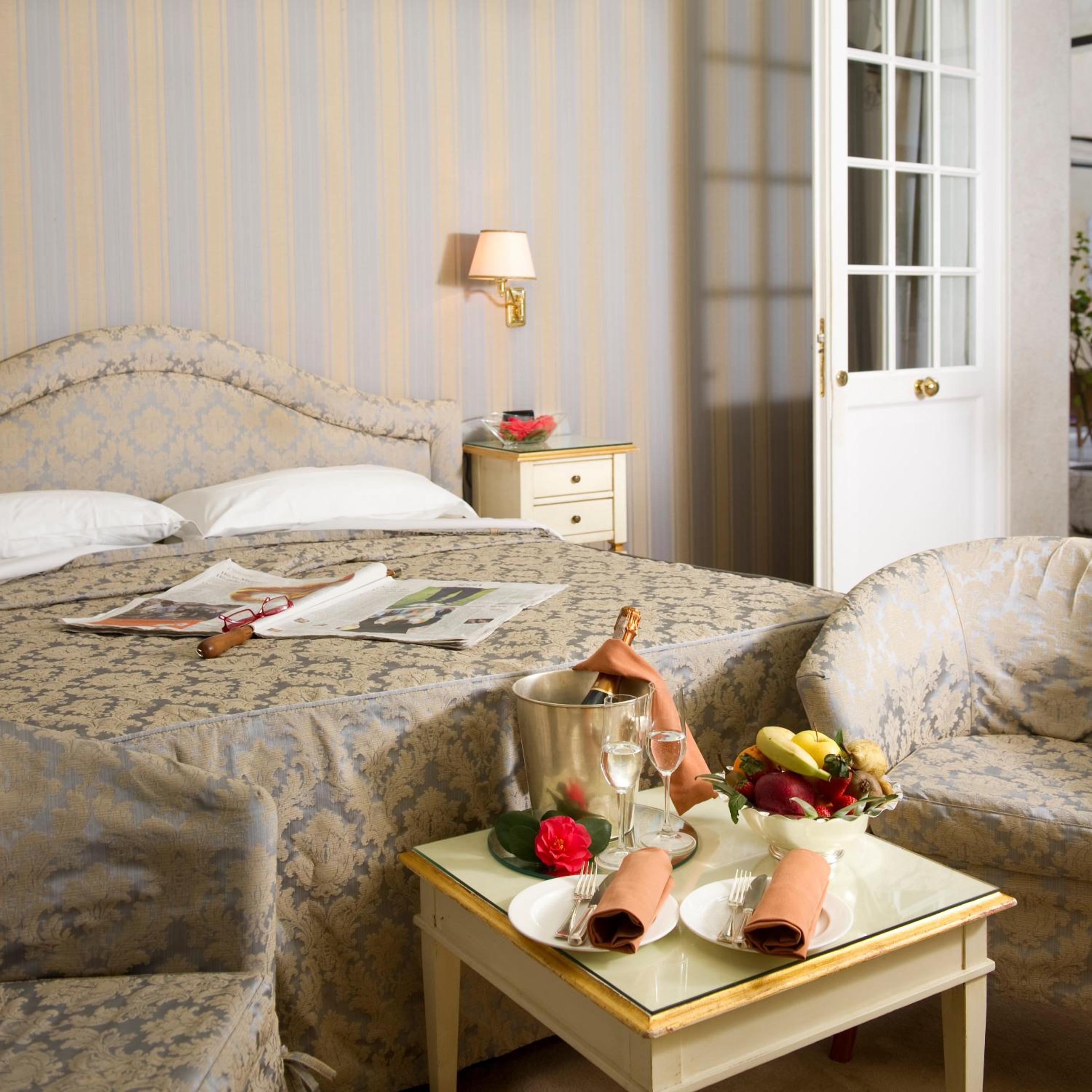 Double Room with Patio - Photo 3