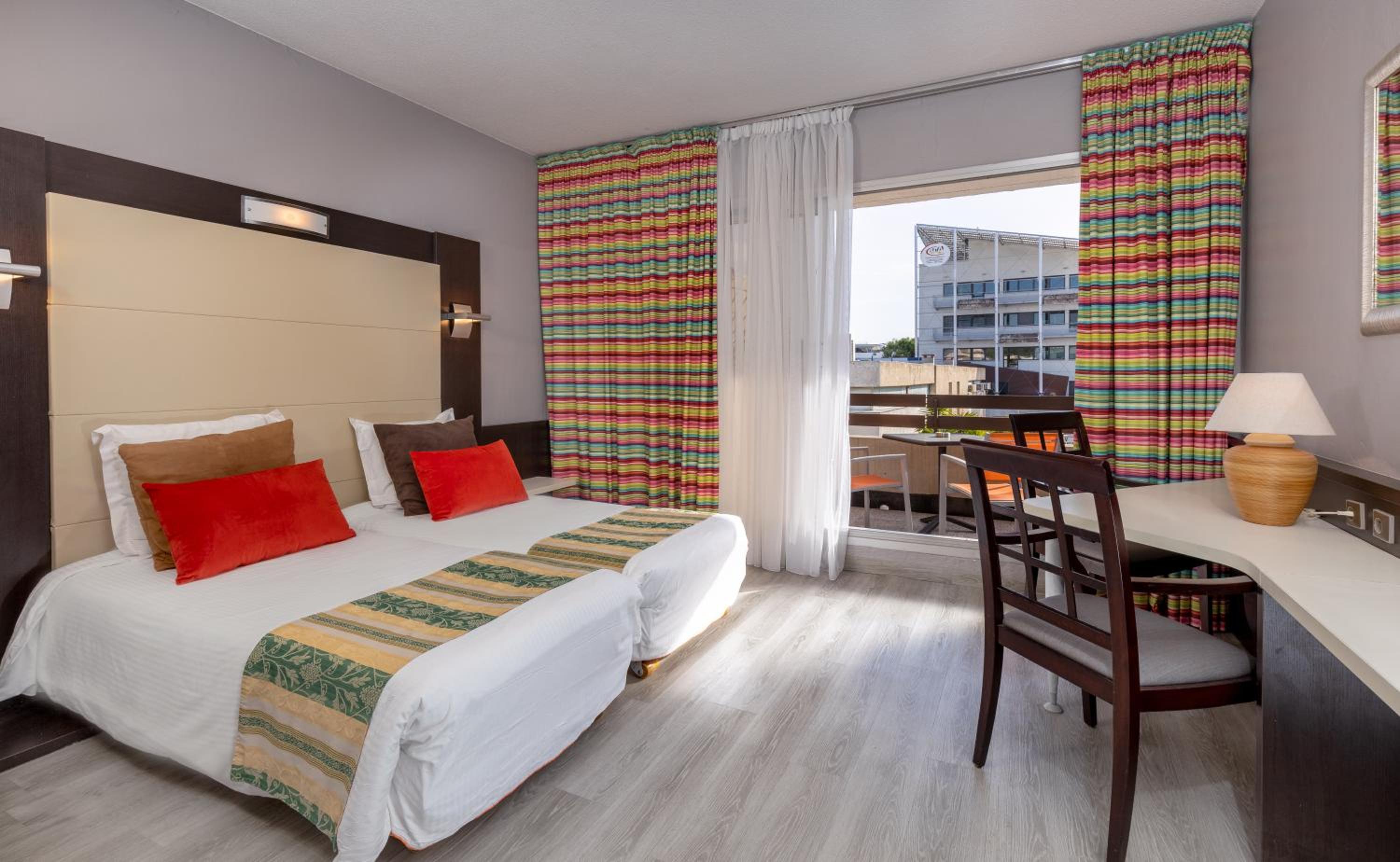 Twin Room with Balcony - Photo 2