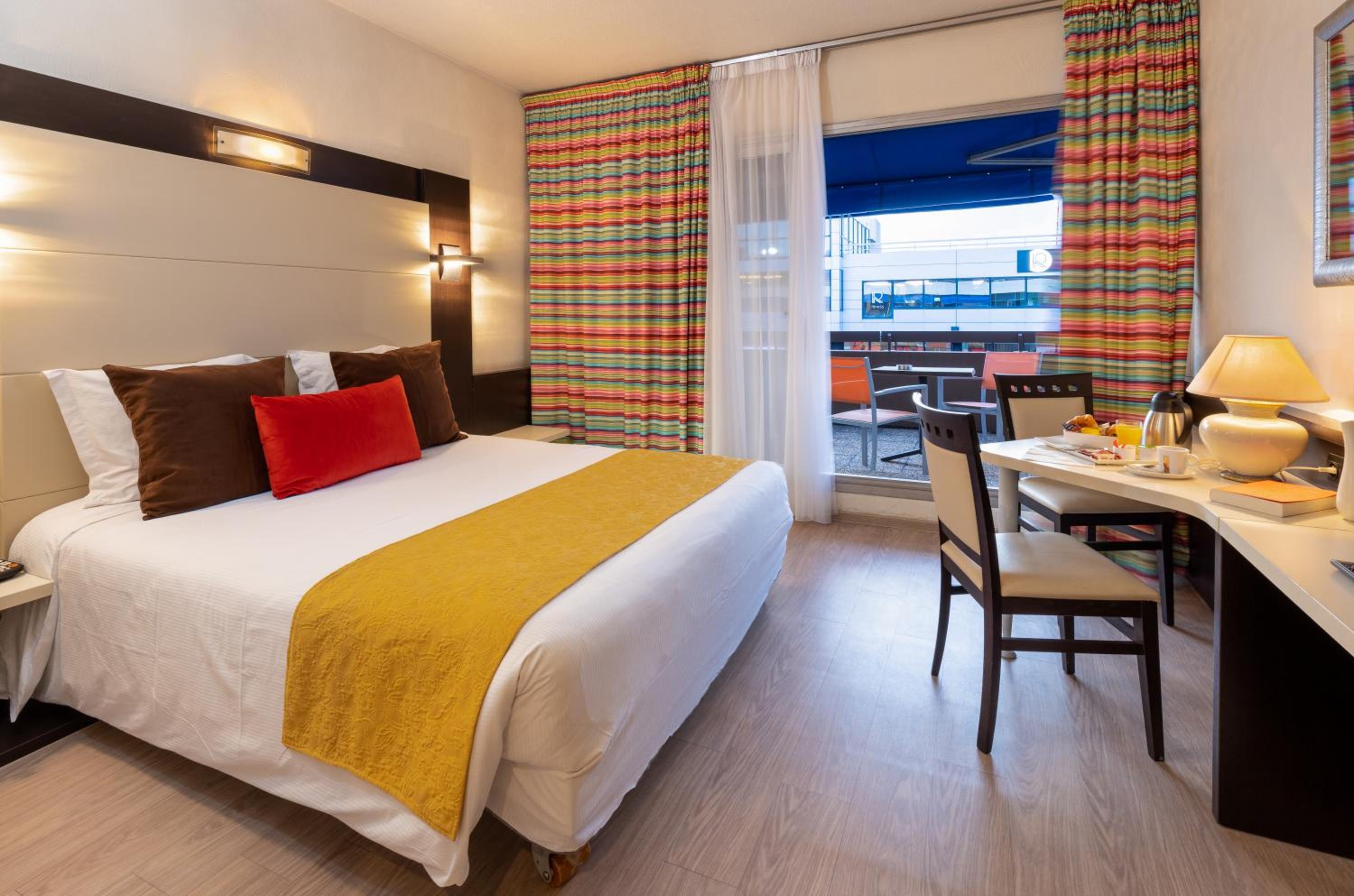 Twin Room with Balcony - Photo 6