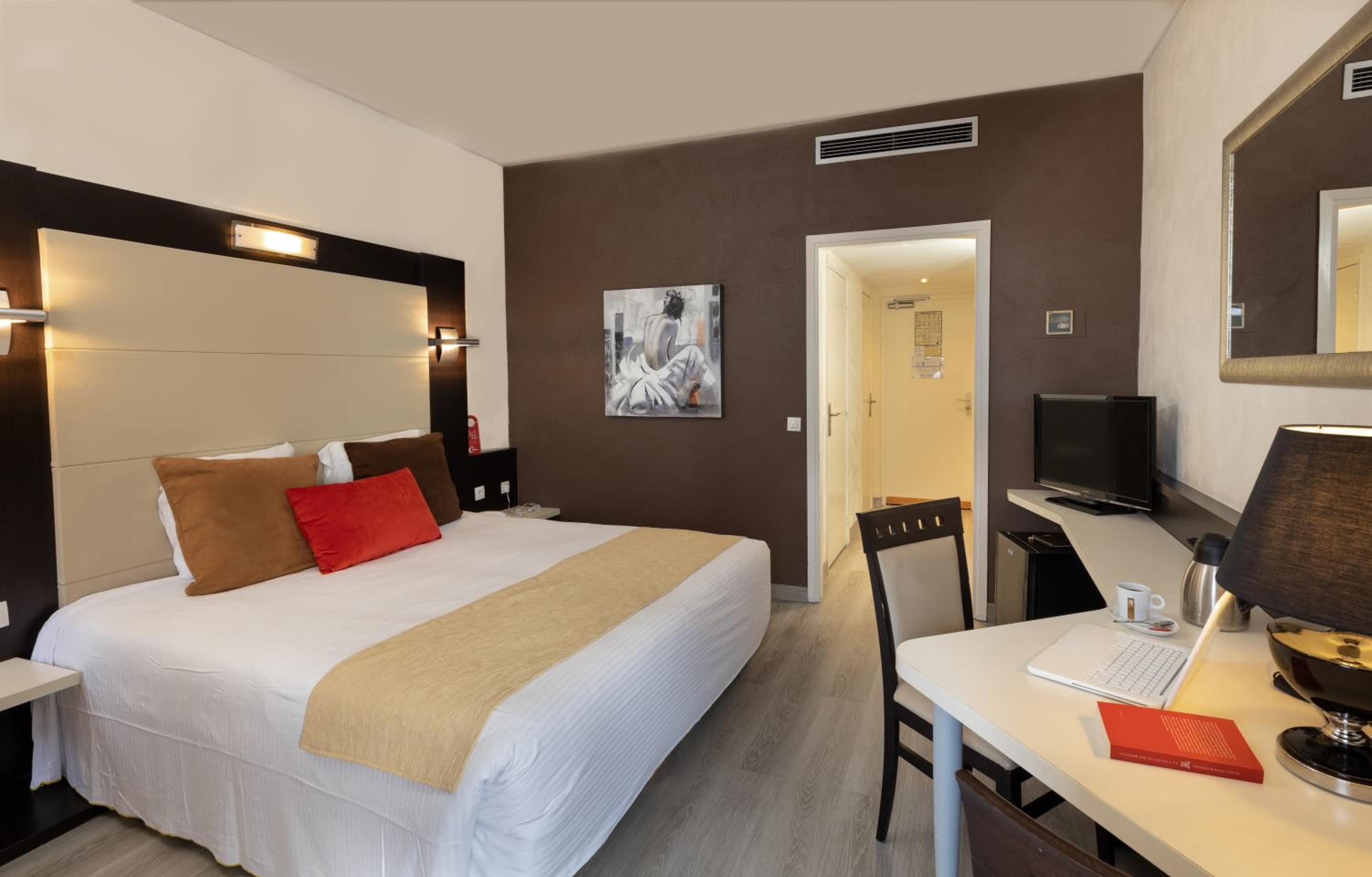 Double Room with Balcony - Photo 1