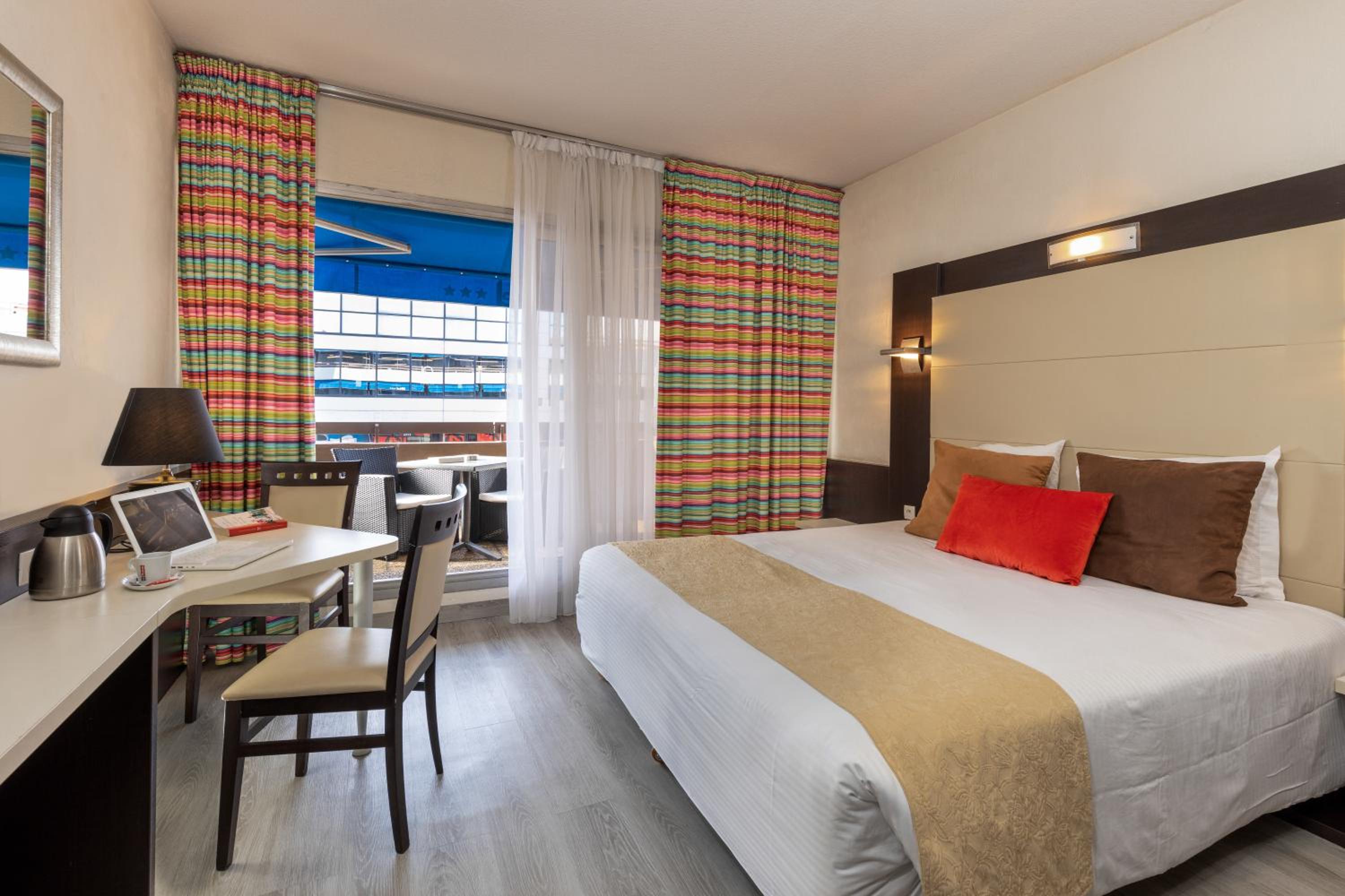 Twin Room with Balcony - Photo 1