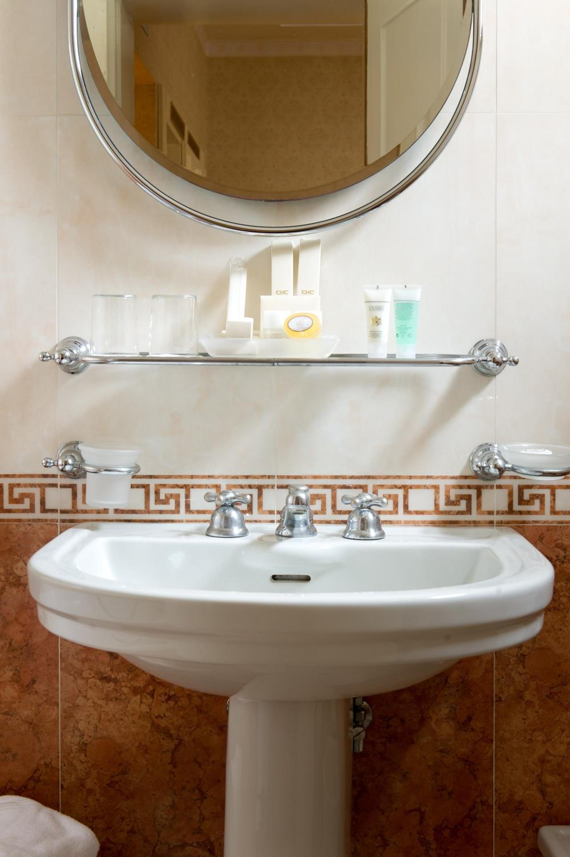 Superior Double or Twin Room - Photo 3