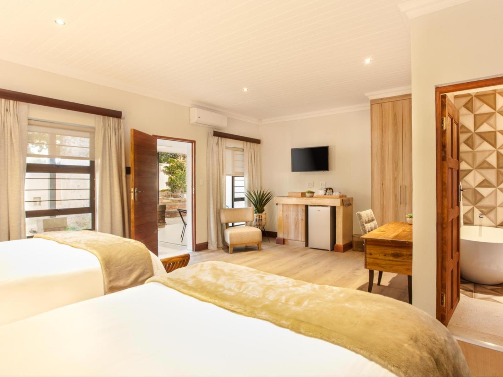 Luxury Family Room - Photo 3