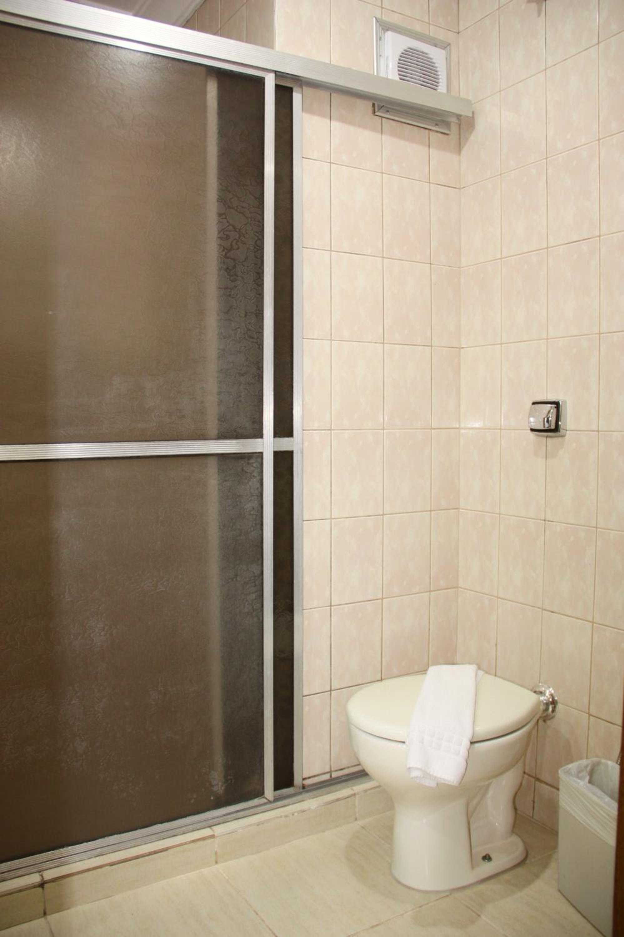 Standard Twin Room - Photo 4