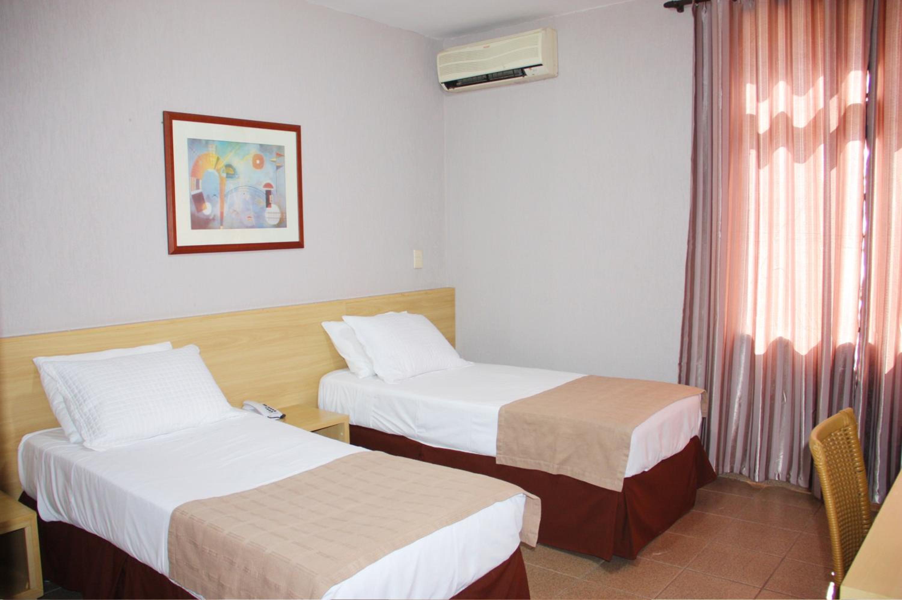 Standard Twin Room - Photo 3
