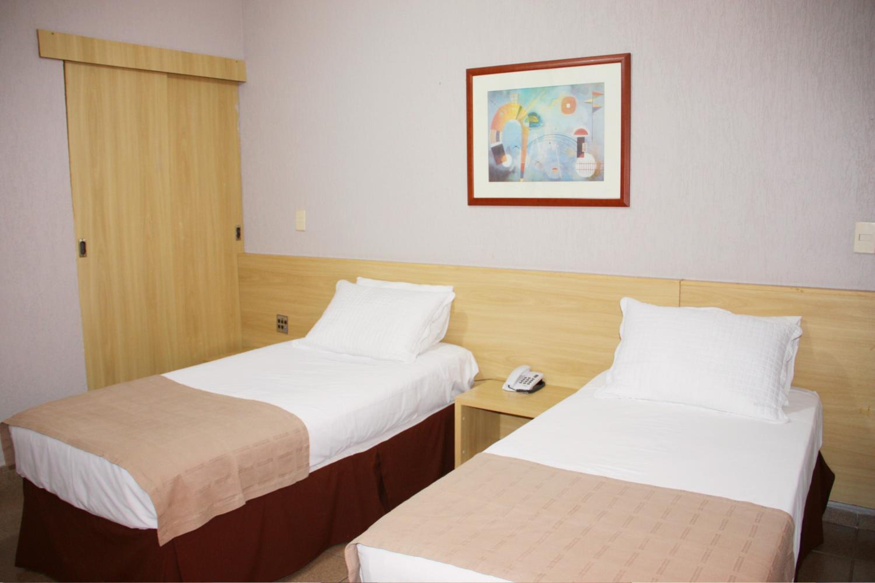 Standard Twin Room - Photo 2