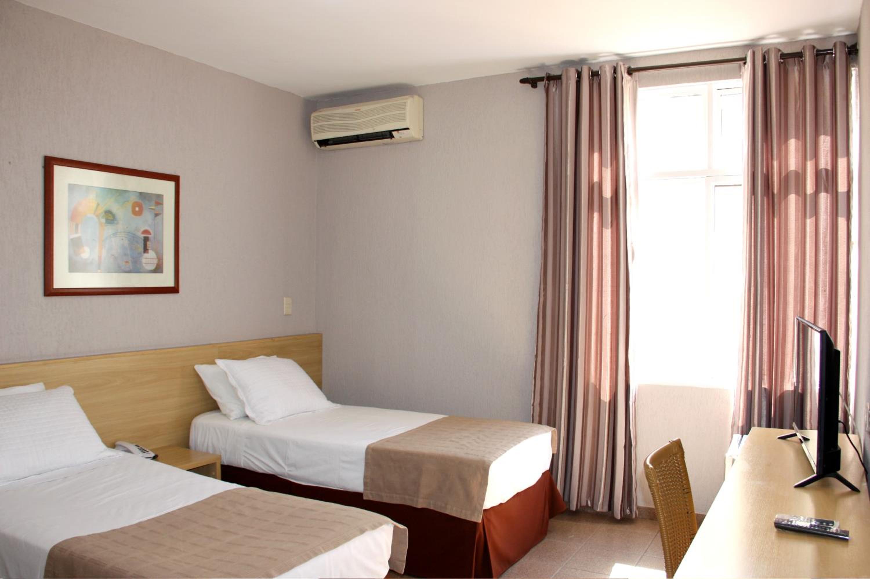 Standard Twin Room - Photo 1