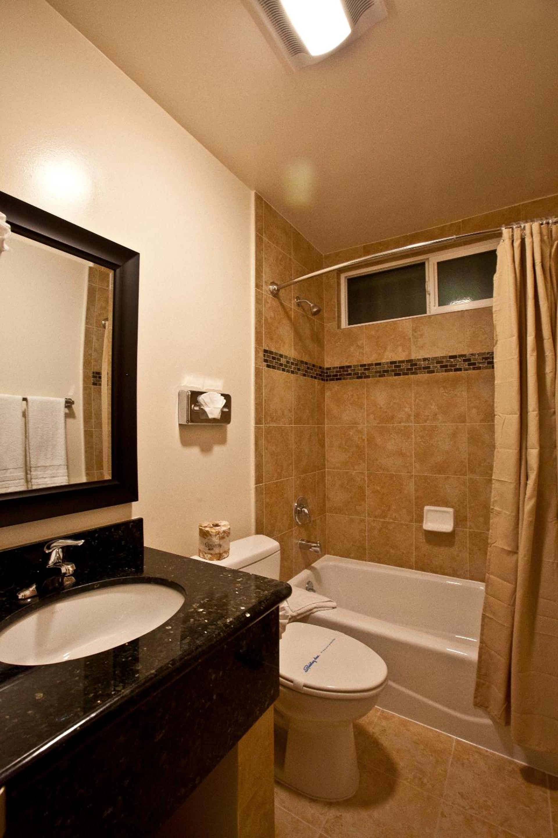 Double Room with Two Double Beds thumbnail 6