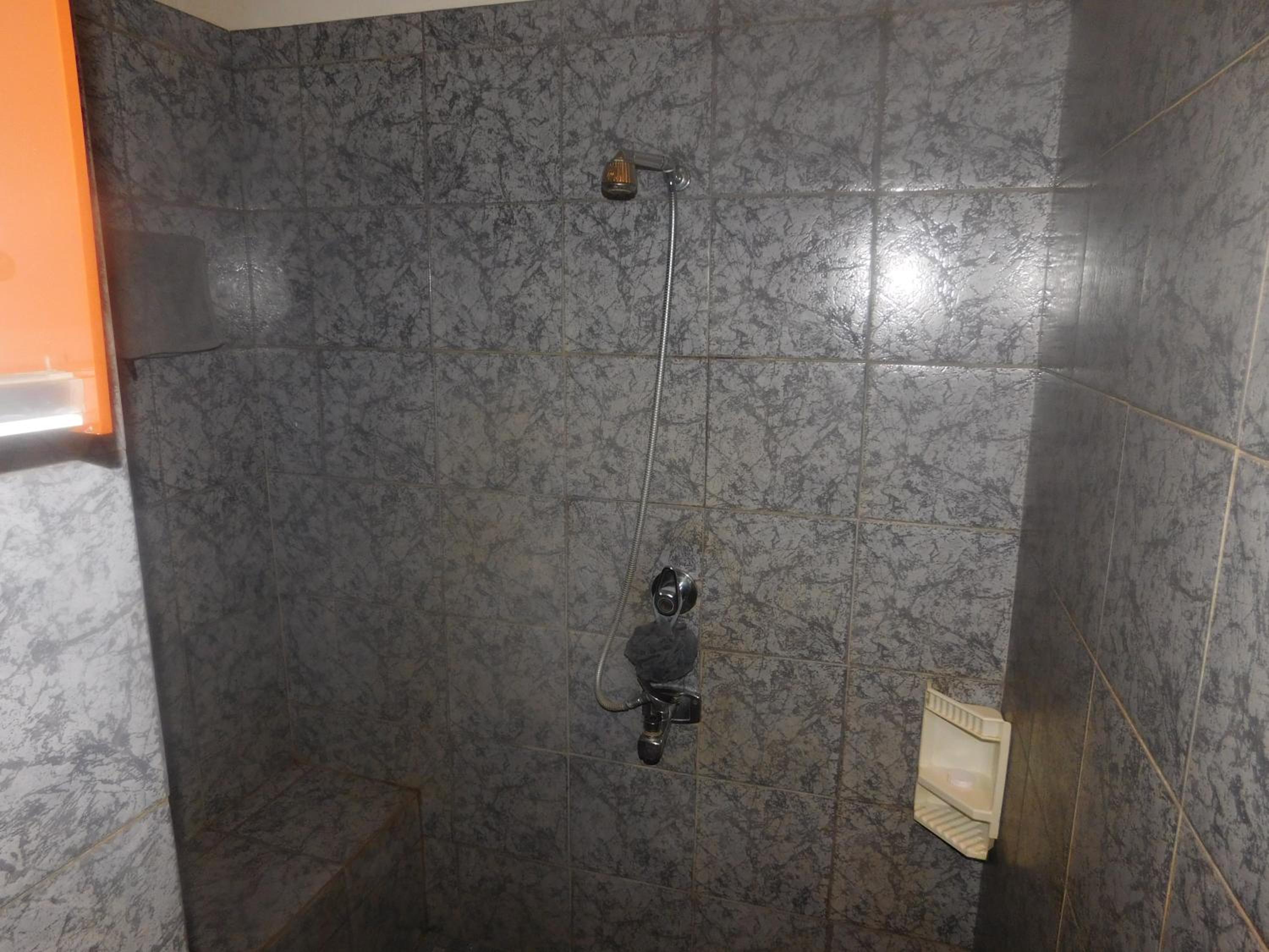 Standard Twin Room - Photo 9