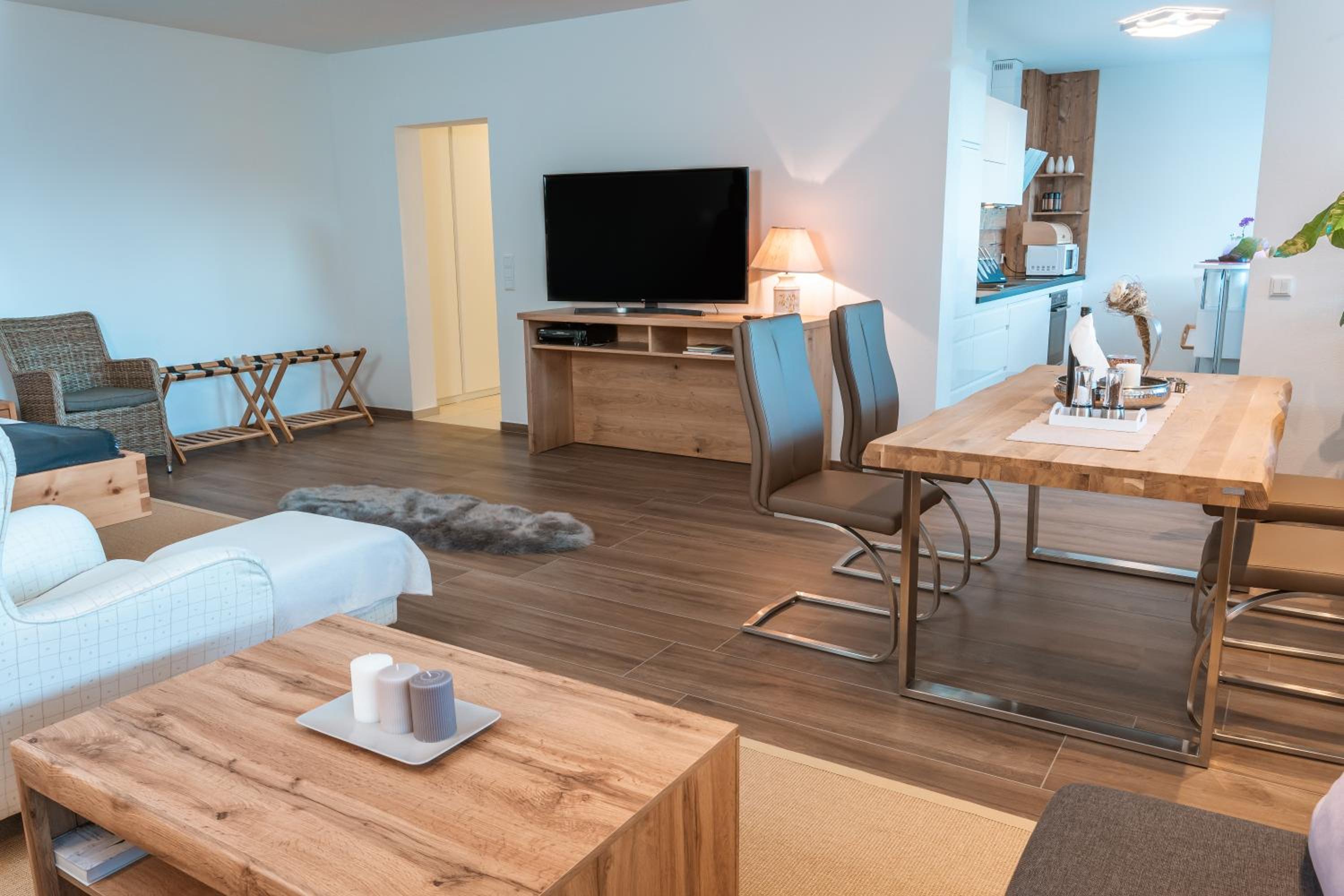 Apartment with Lake View - Photo 9