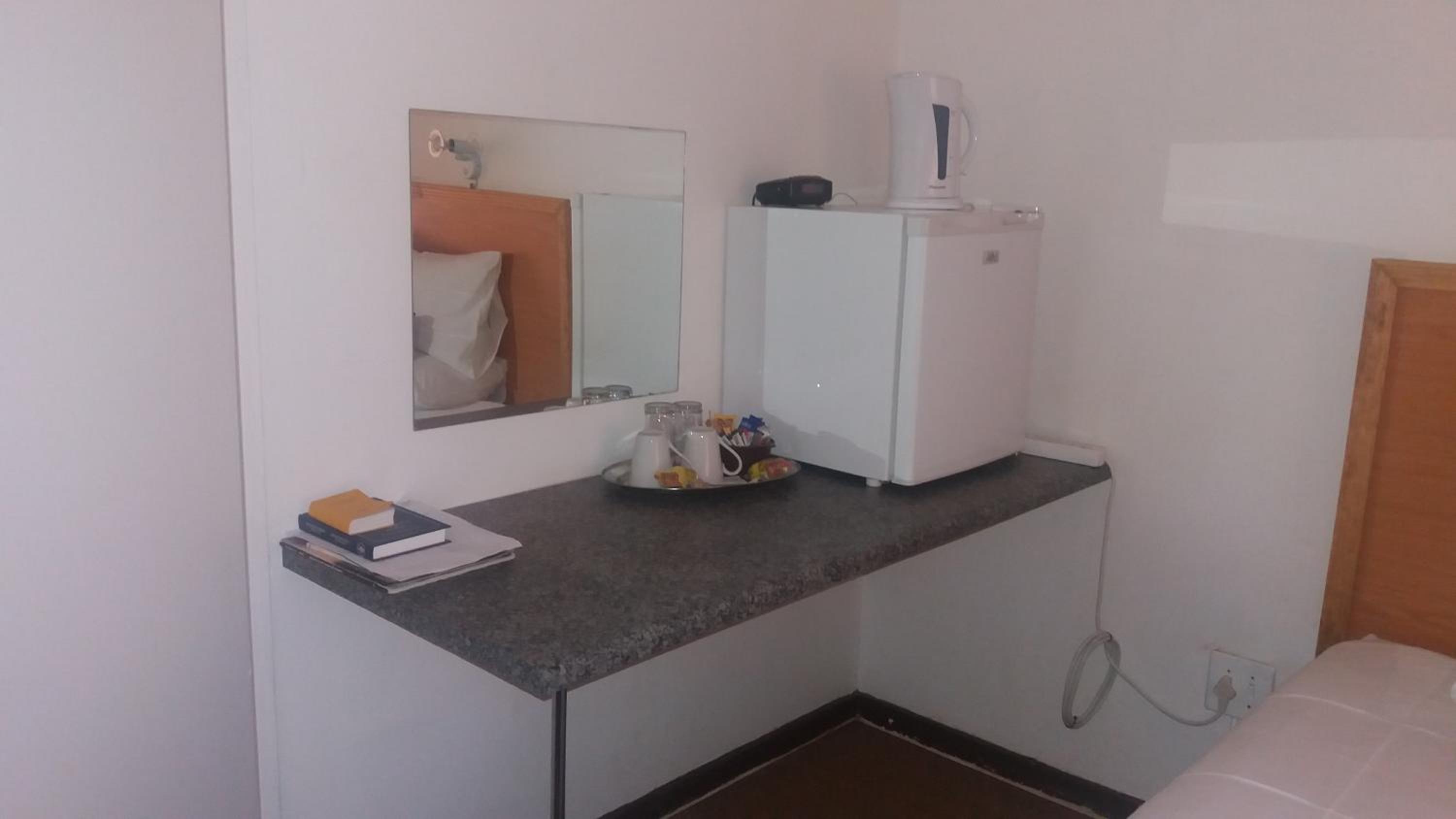 Standard Twin Room - Photo 1