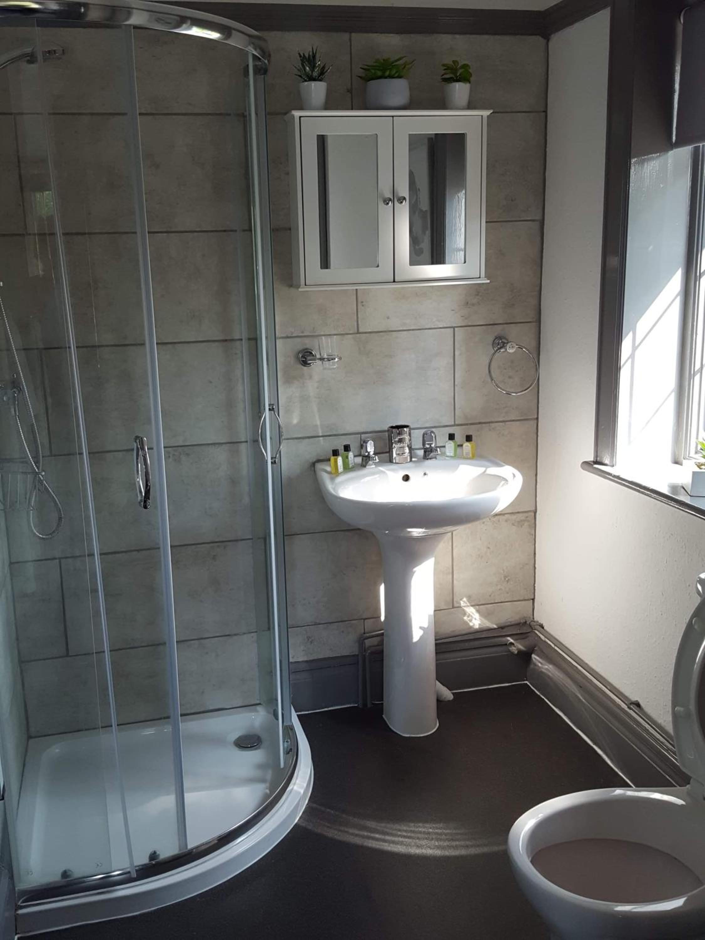 Double Room with Private Bathroom - Photo 4